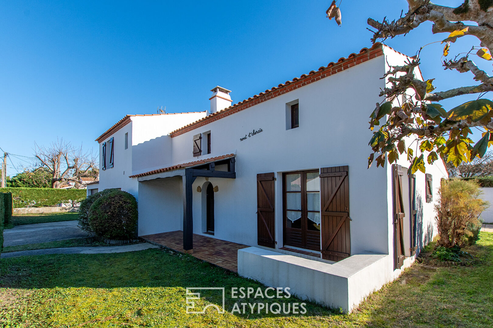 Photo Élégante maison proche de la plage image 1/6