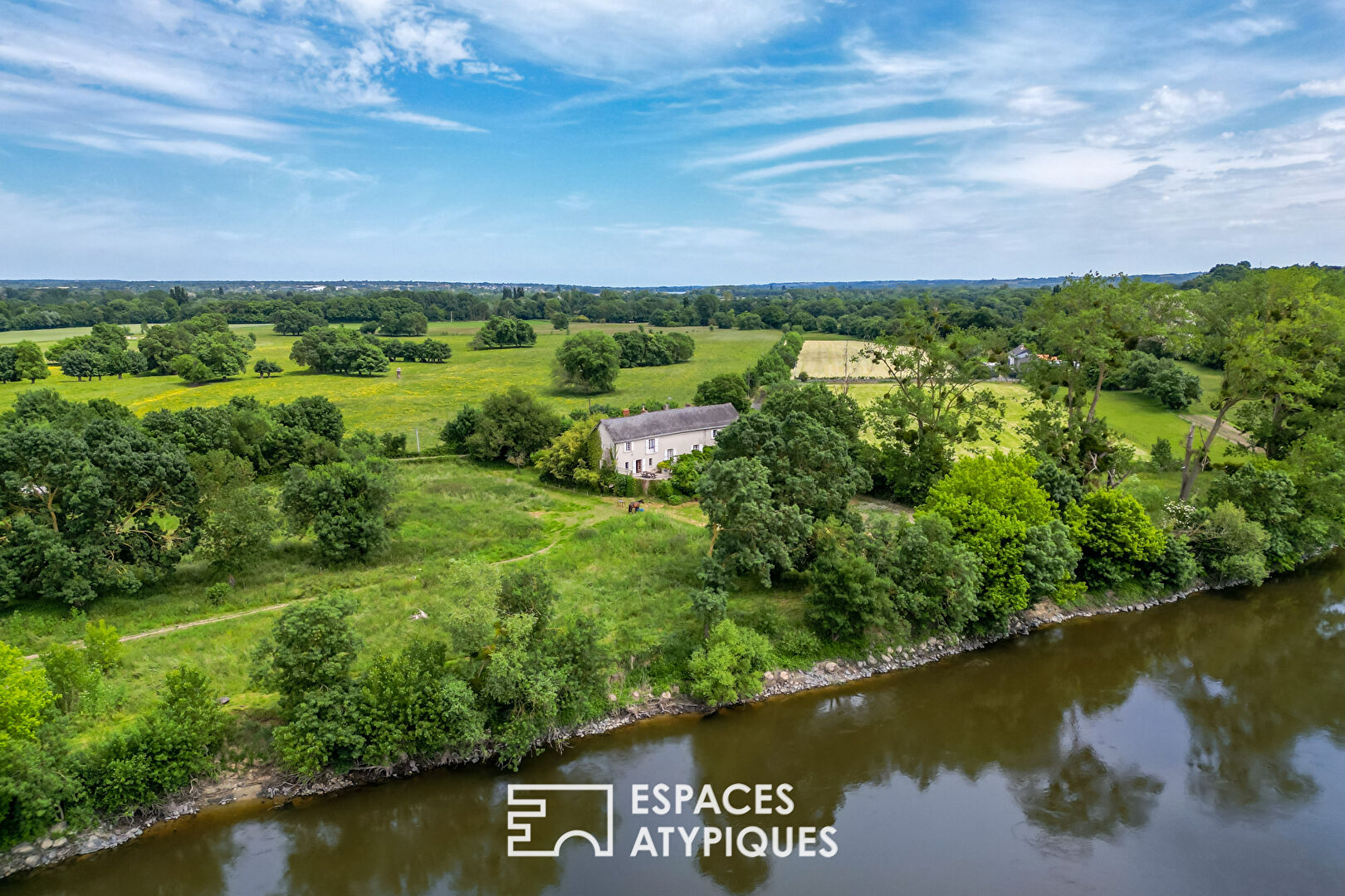 Photo Maison ancienne à rénover sur les bords de Loire image 2/6