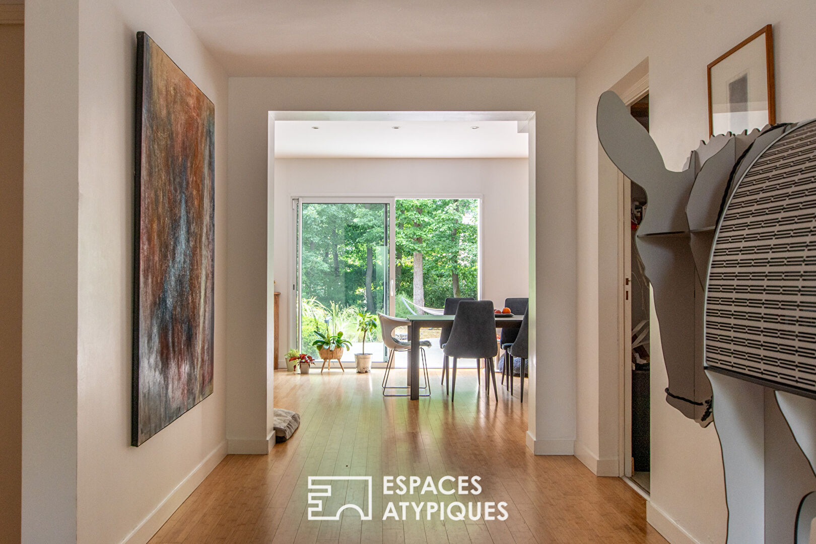 Photo Maison contemporaine au coeur d'un écrin boisé image 4/6