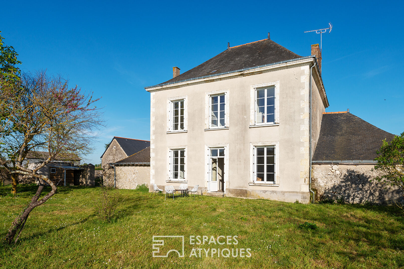 Ancien presbytère entièrement rénové
