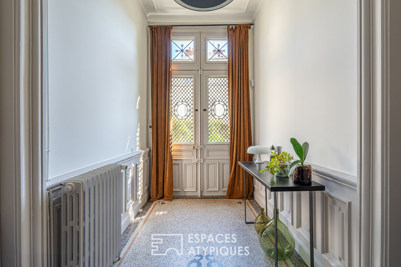 Photo Elégant hôtel particulier bourgeois en hyper centre image 2/6