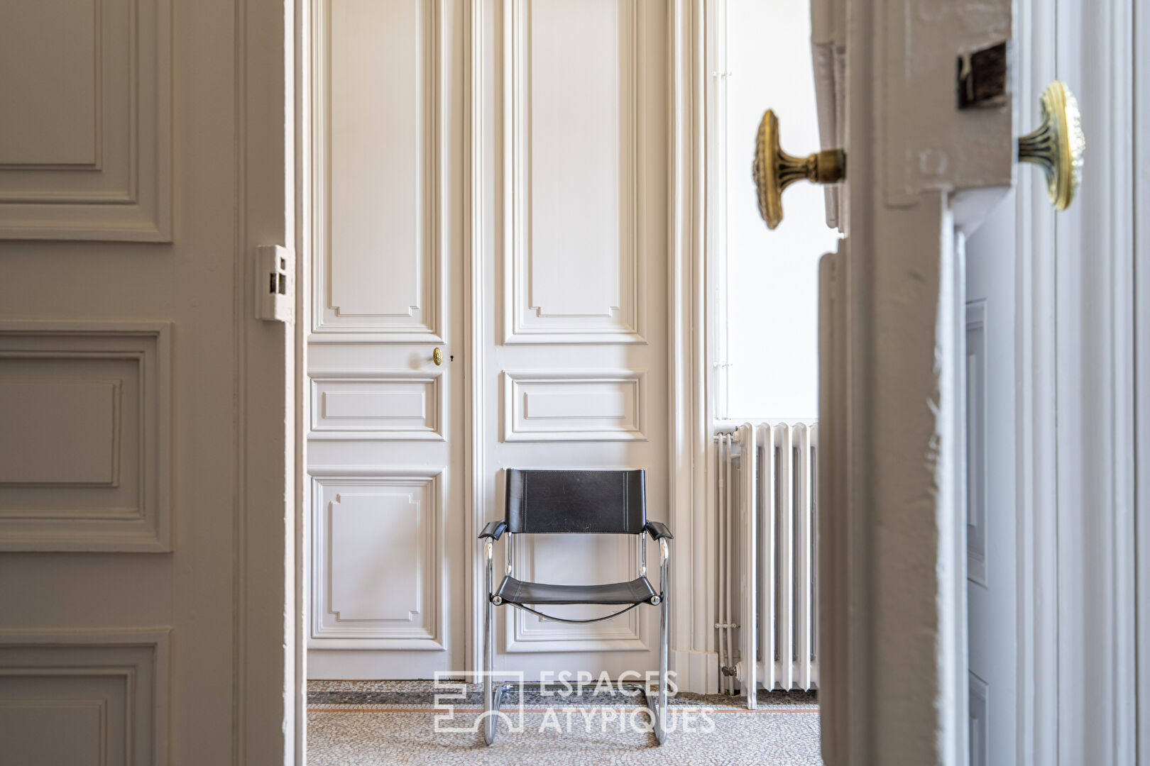 Photo Elégant hôtel particulier bourgeois en hyper centre image 5/6