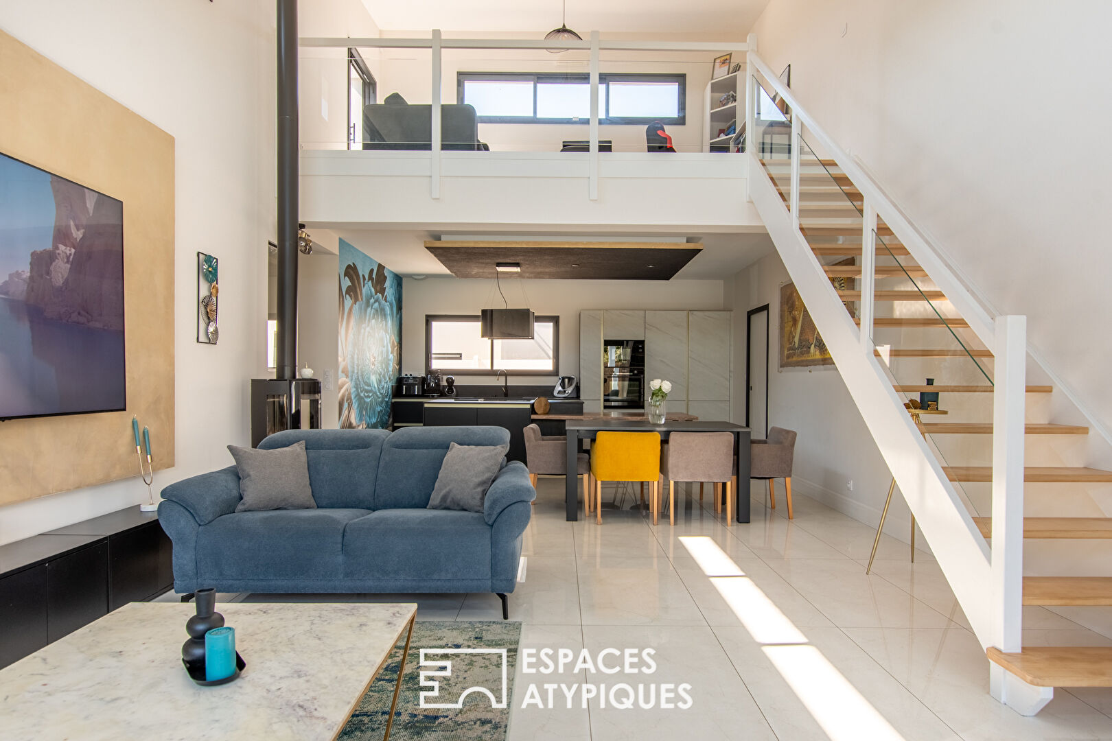 Photo Lumineuse Maison Contemporaine et sa Piscine image 3/6