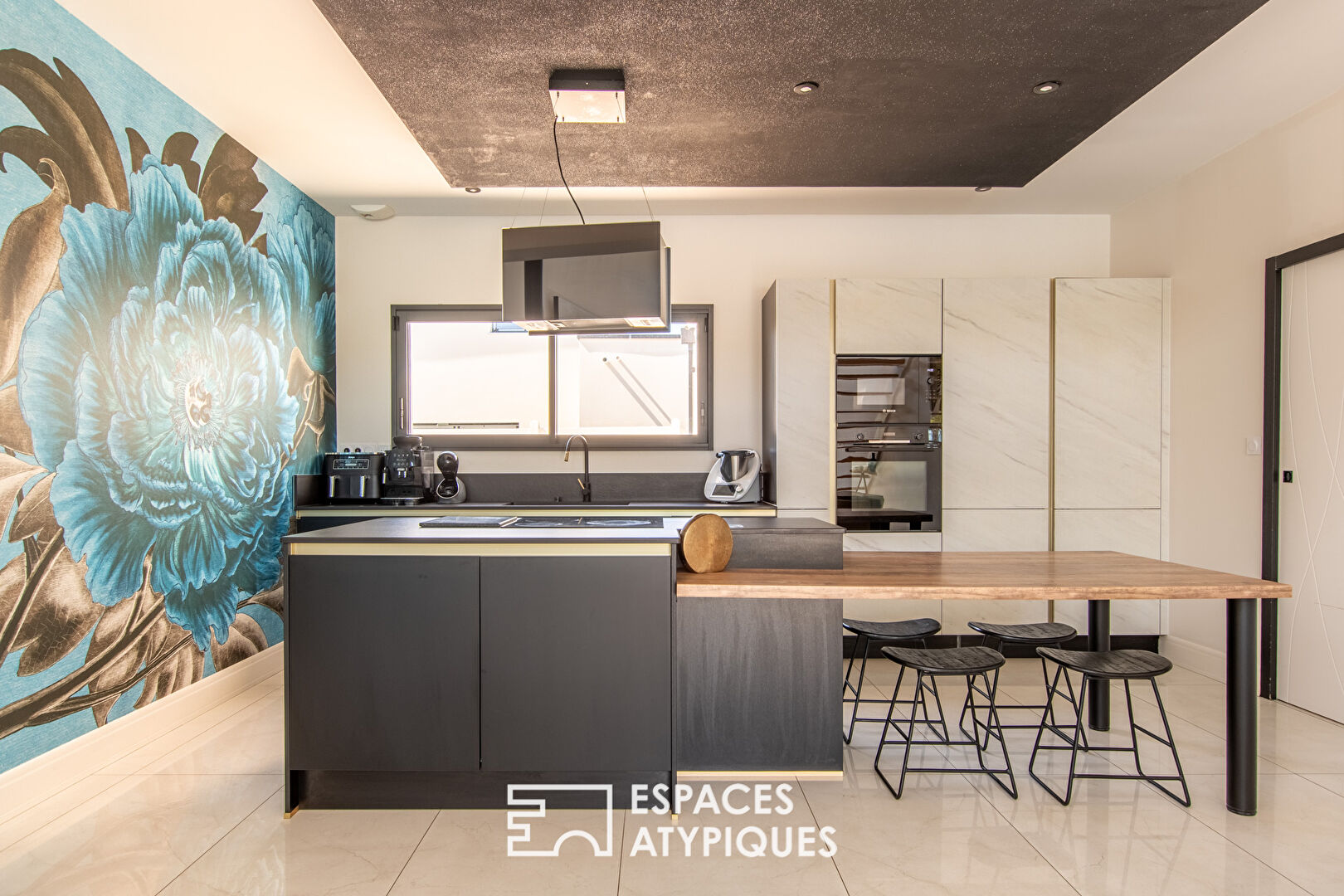 Photo Lumineuse Maison Contemporaine et sa Piscine image 5/6