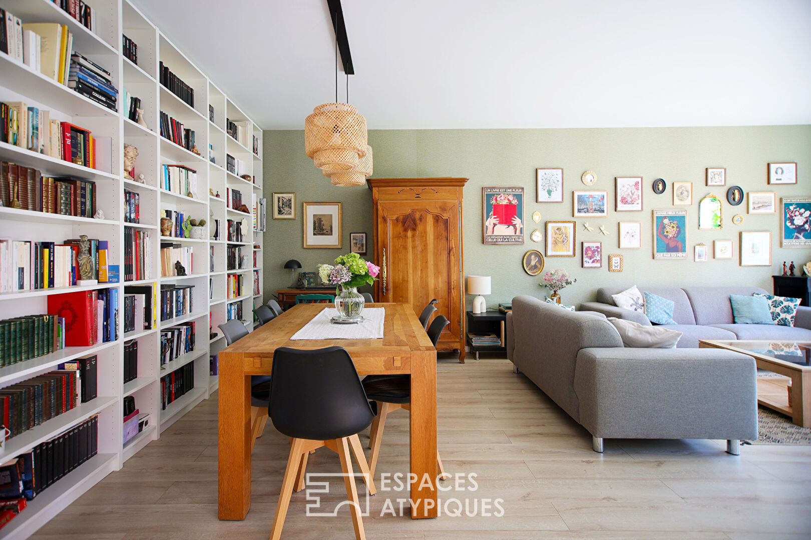 Photo Maison contemporaine avec jardin arboré image 2/6