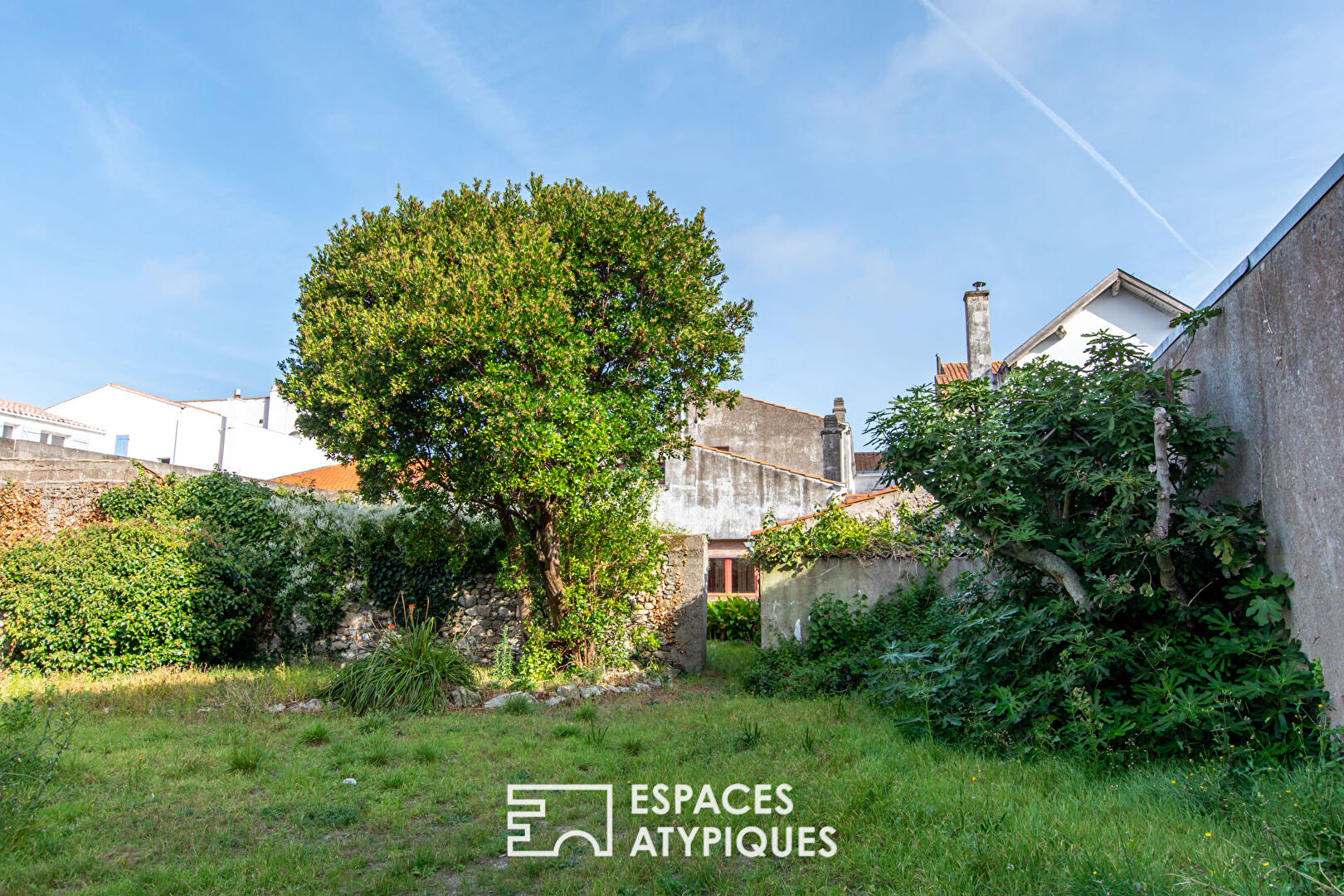 Maison de caractère à réinventer avec jardin piscinable au coeur de Noirmoutier-en-l'Île