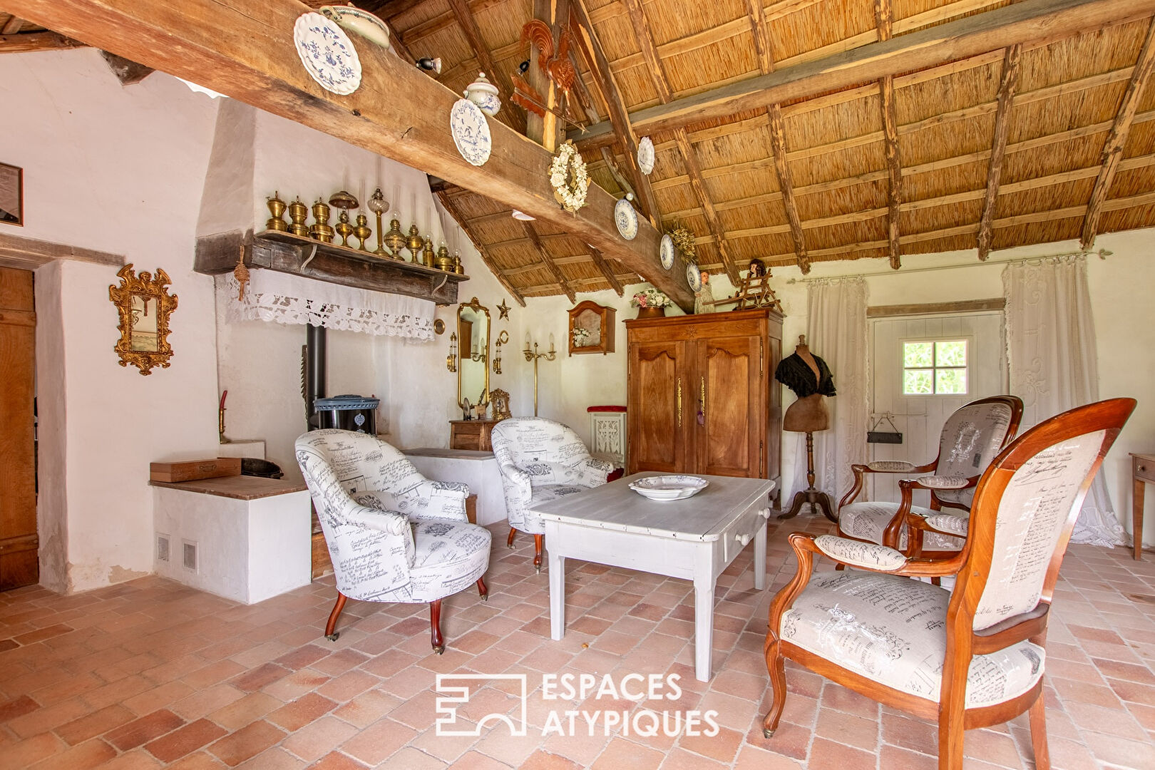 Photo Élégante maison avec bourrine au fil des marais image 3/6