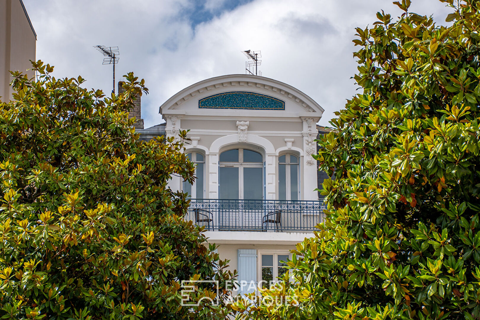 Élégance en coeur de ville : Appartement avec balcon et place de parking aux Sables d'Olonne