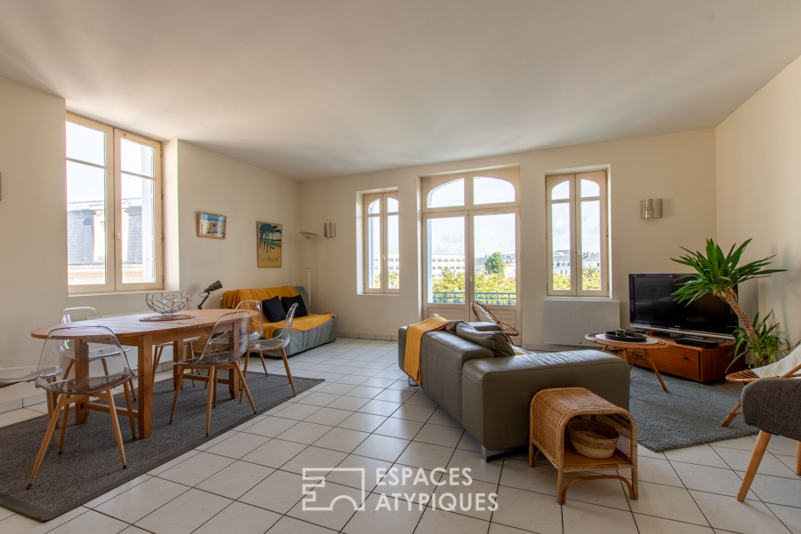 Immeuble de rapport au coeur des Sables d'Olonne - Local commercial + 2 logements