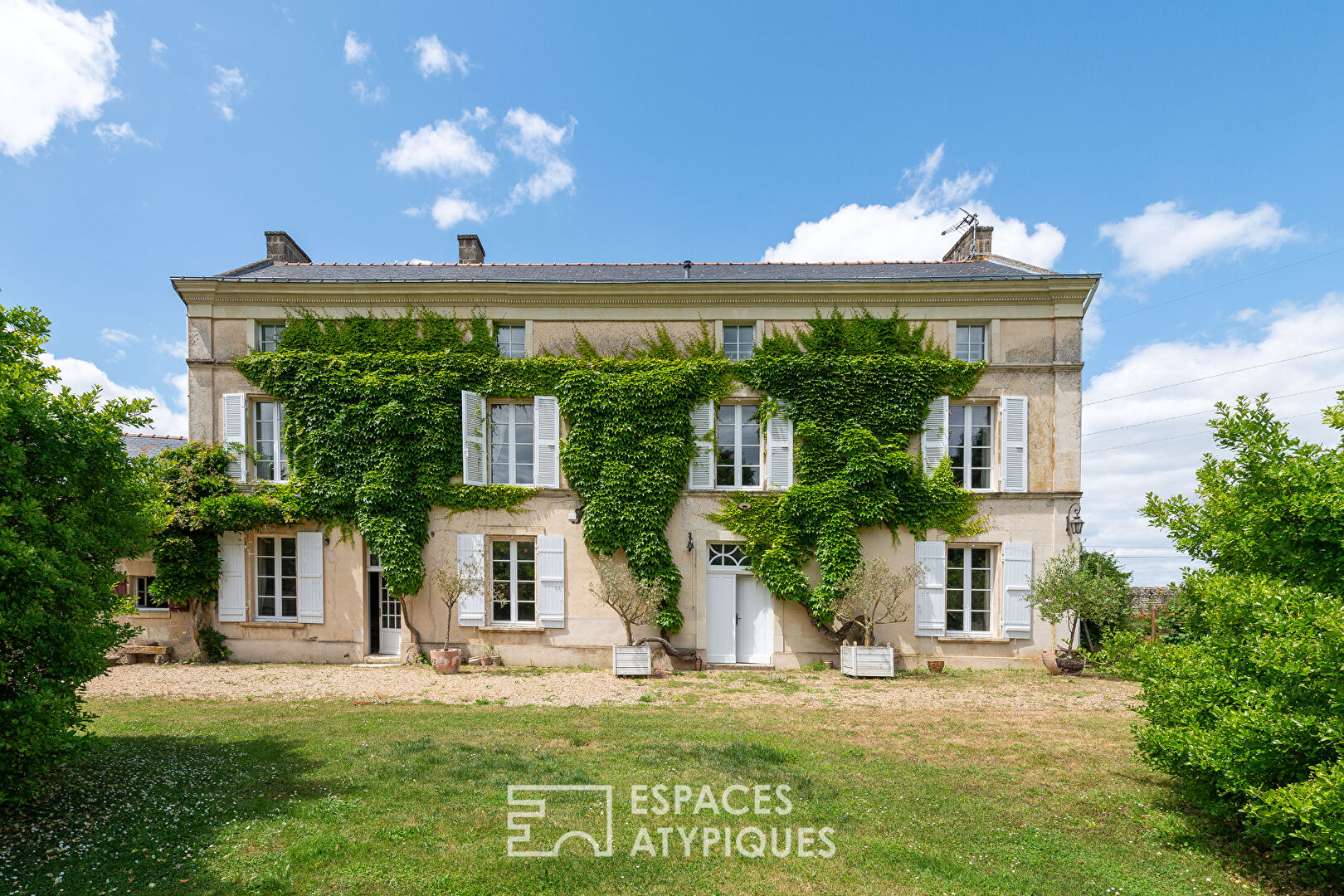 Photo Maison de Maître du XVIIème siècle avec piscine image 2/6