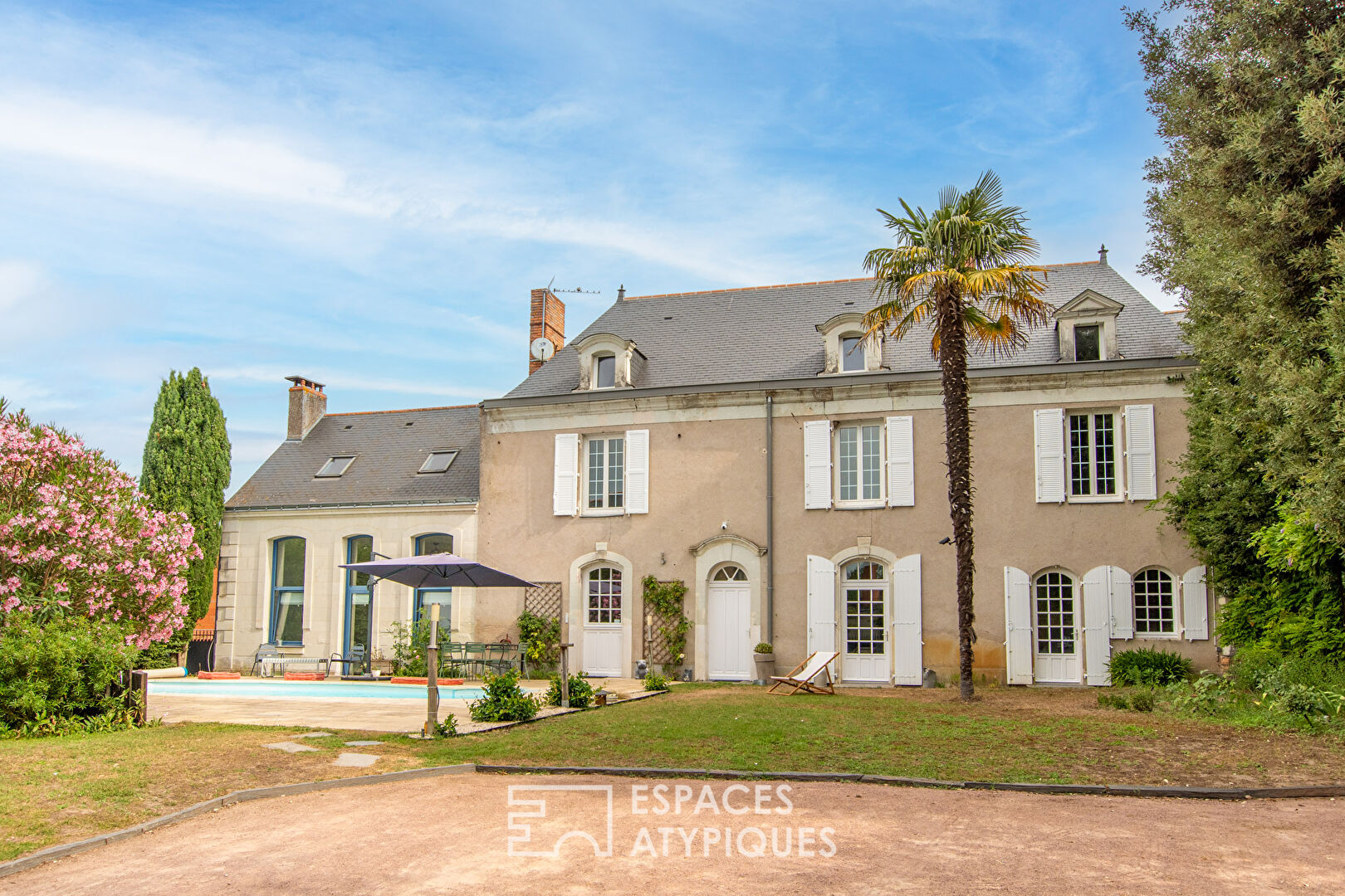 Photo Magnifique maison de bourg avec piscine à Loire-Authion image 2/6