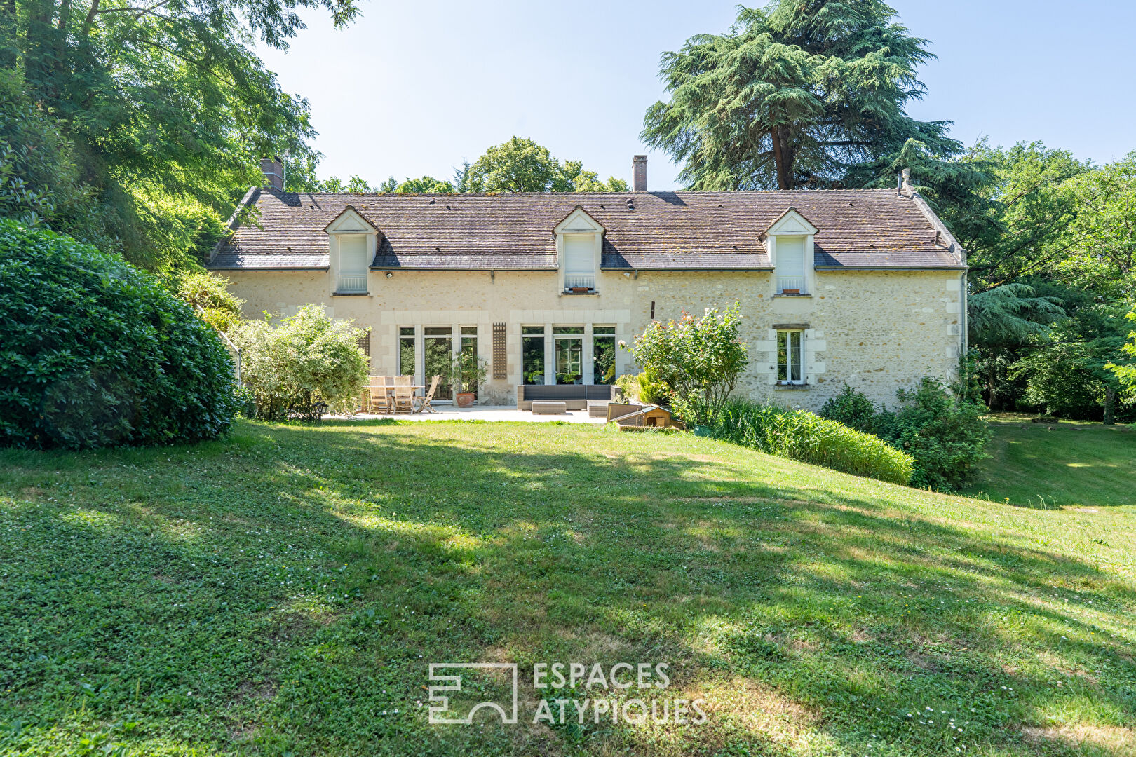 Ancien moulin d'exception au coeur d'un écrin de verdure