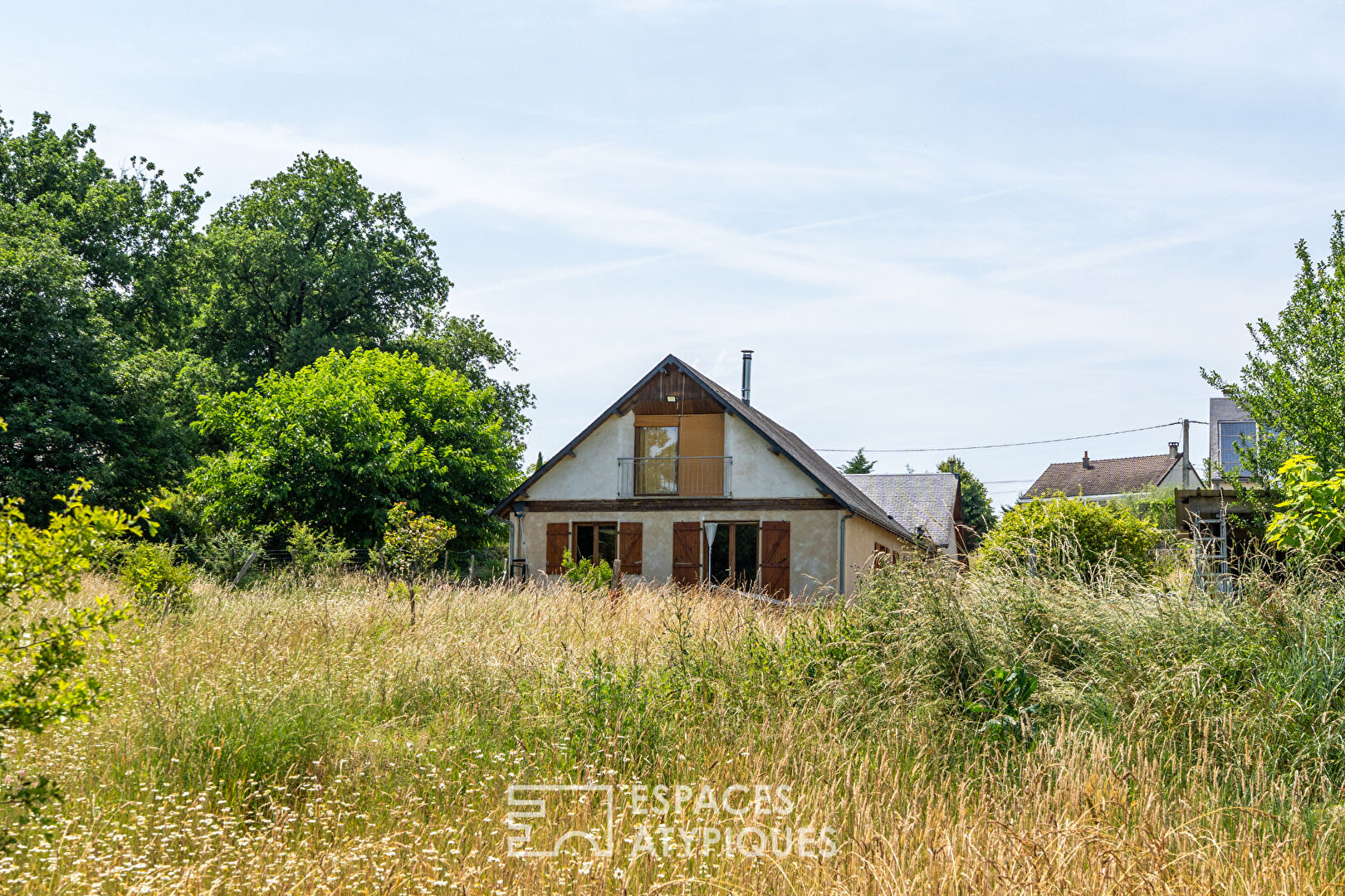 Maison écologique dans un village au savoir-faire artisanal