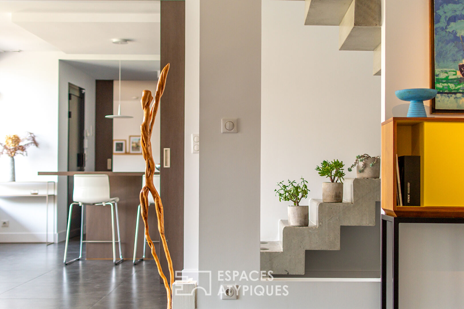 Photo Discrète maison d'architecte avec piscine image 2/6