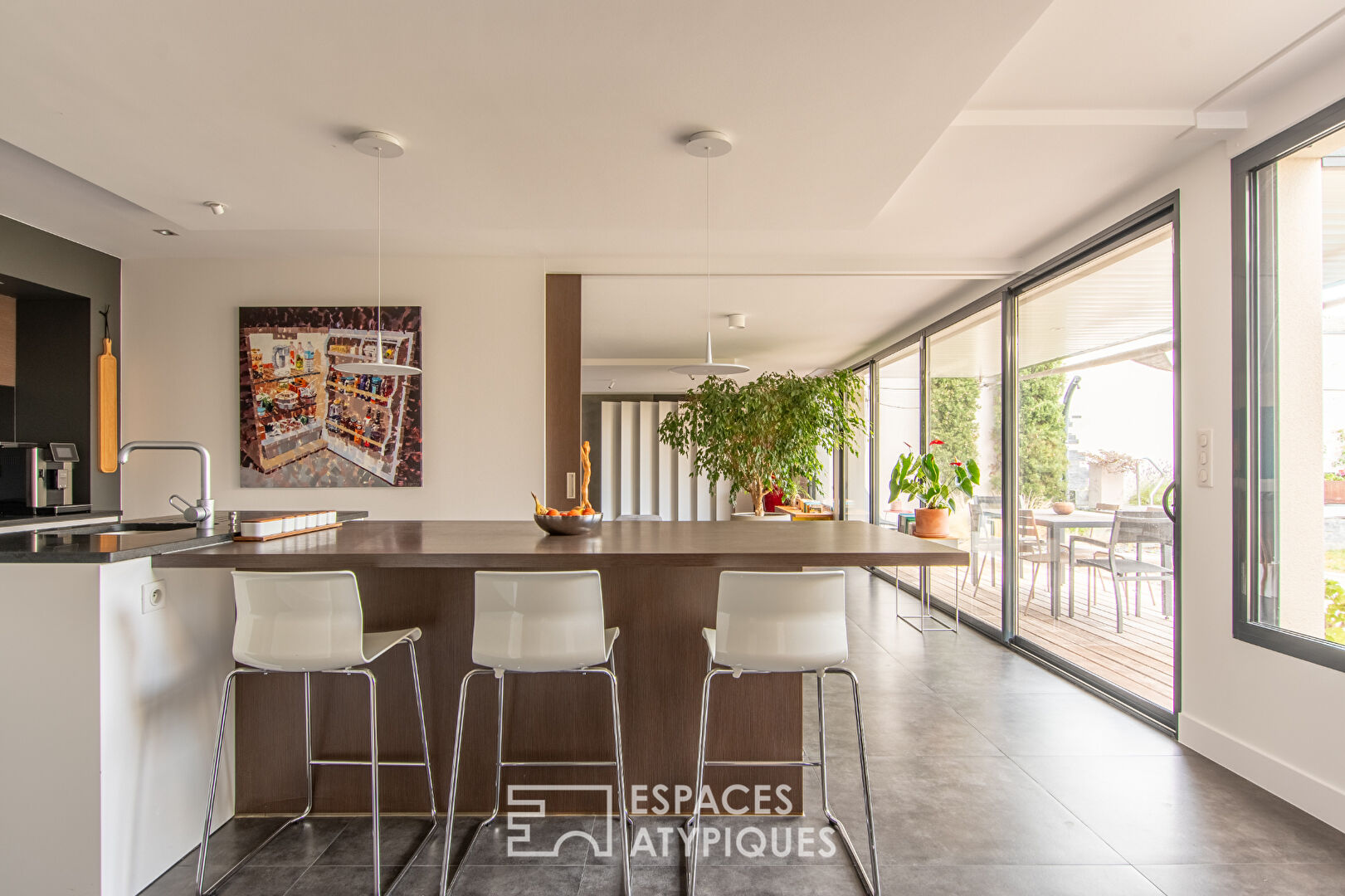 Photo Discrète maison d'architecte avec piscine image 4/6