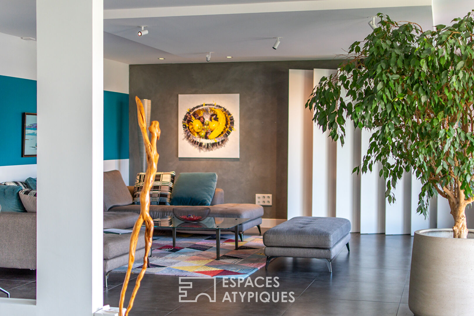 Photo Discrète maison d'architecte avec piscine image 5/6