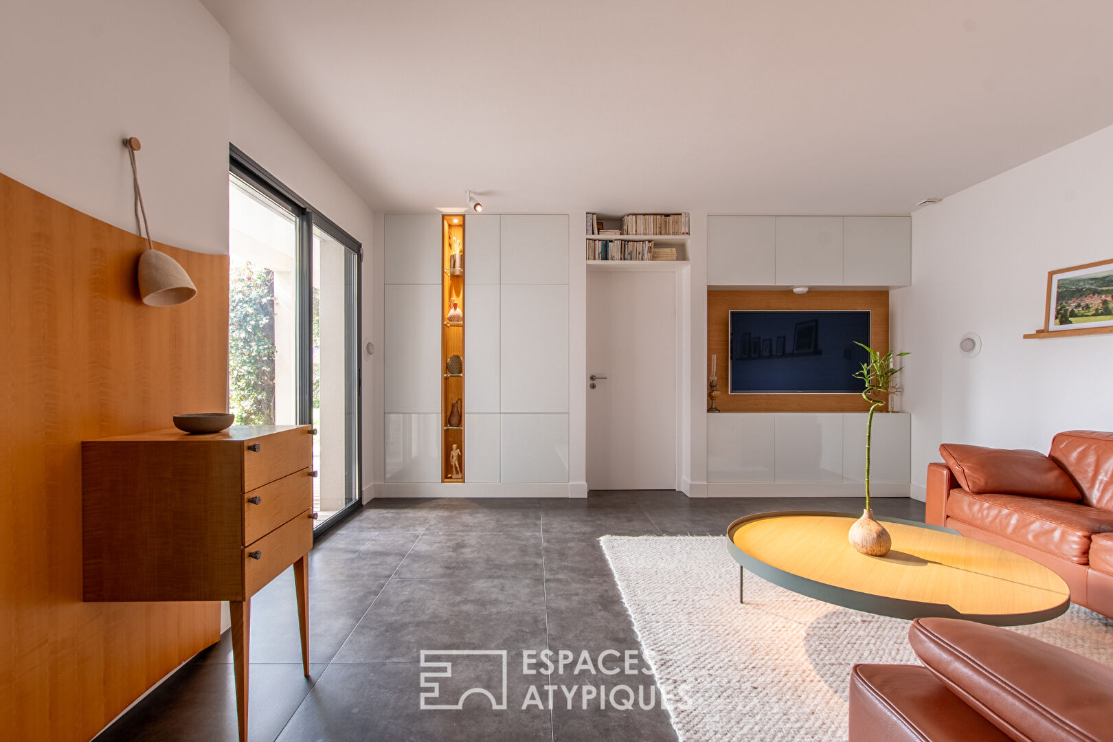 Photo Discrète maison d'architecte avec piscine image 6/6
