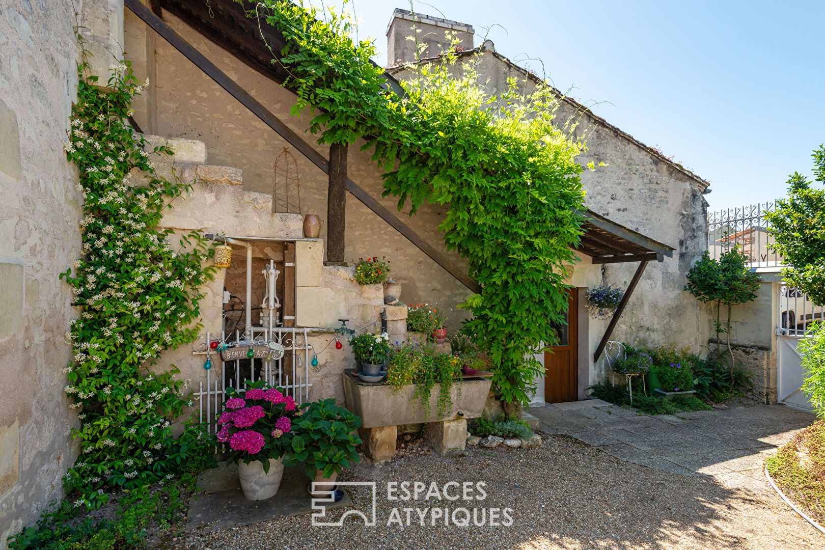 Photo Maison de Maître et dépendances, entre bourg et campagne. image 3/6