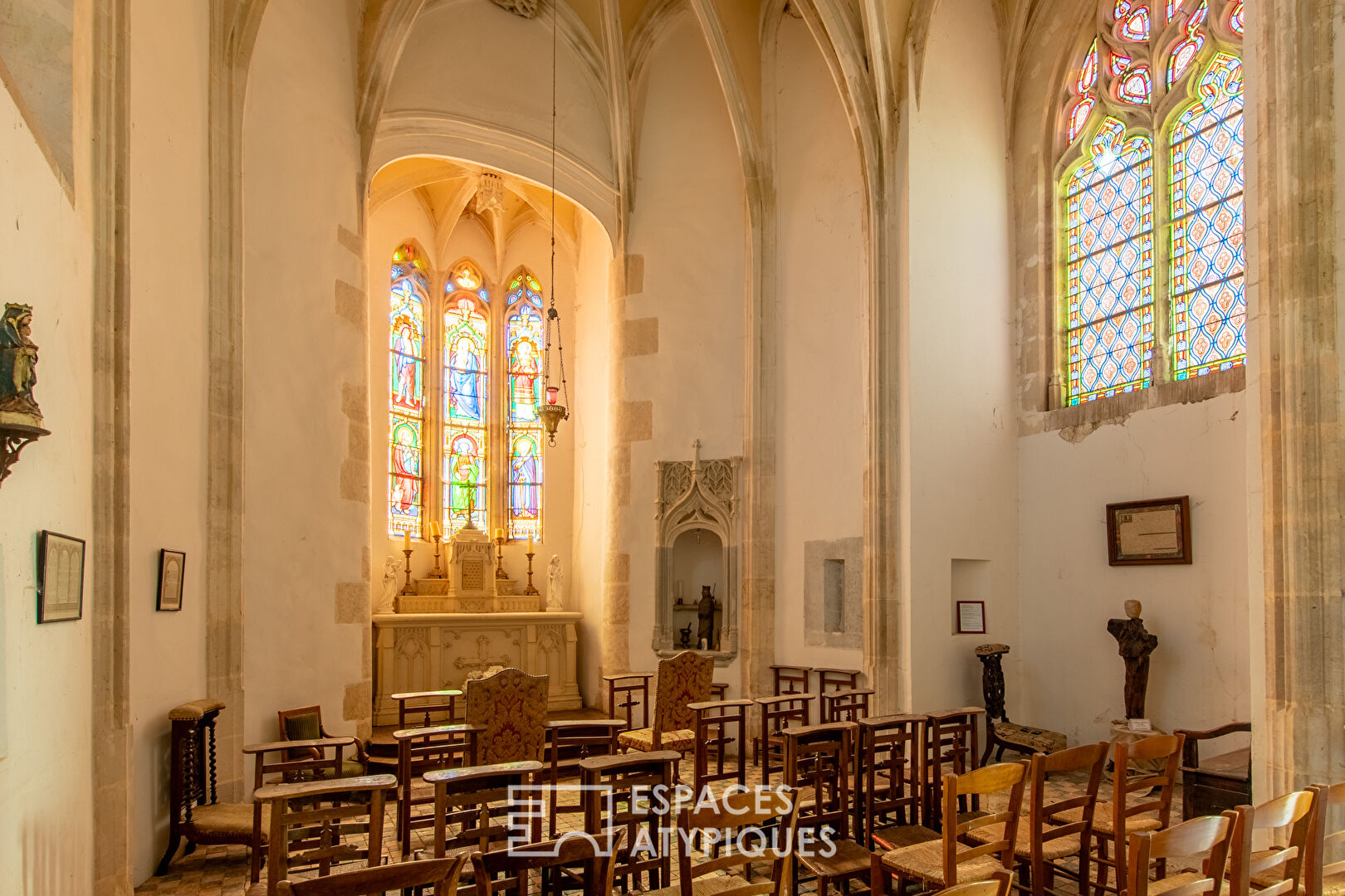 Château, ancienne forteresse du XIIe siècle avec dépendances et Chapelle