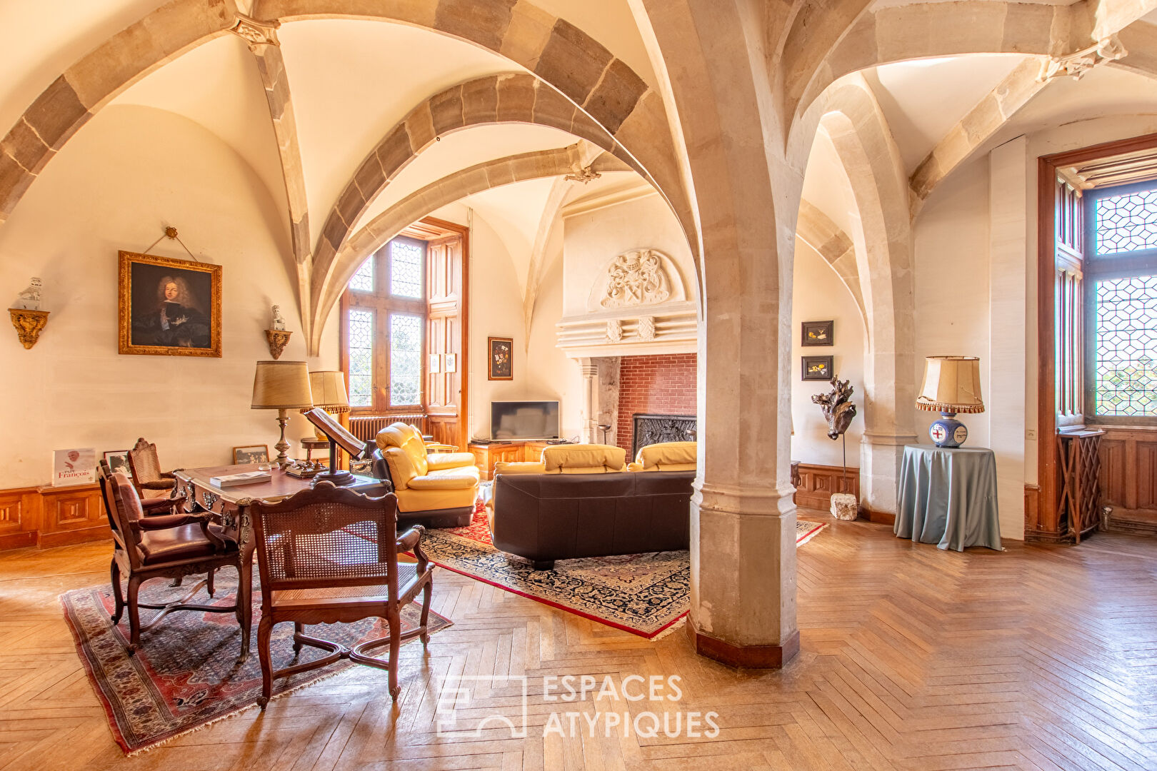Photo Château, ancienne forteresse du XIIe siècle avec dépendances et Chapelle image 2/6