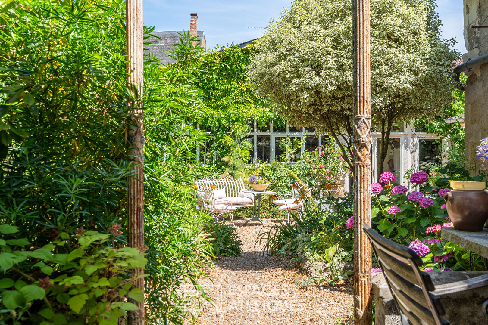 Photo Maison de caractère avec jardin et dépendance esprit loft image 2/6