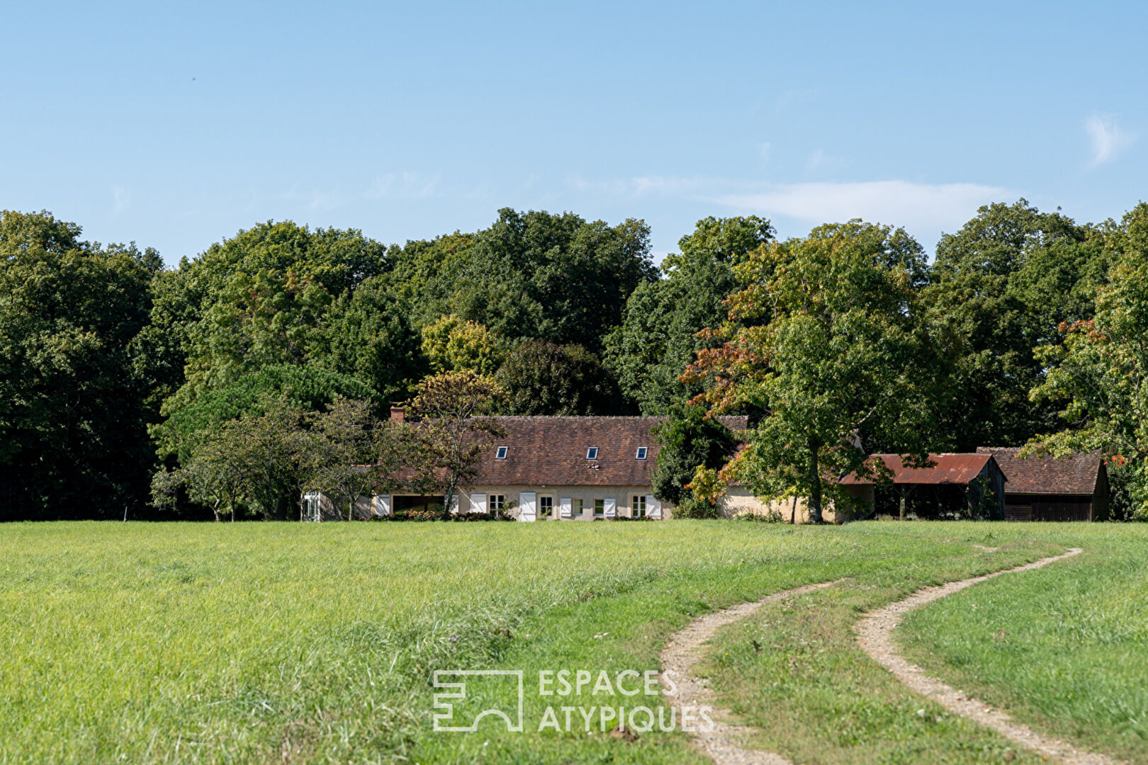 Photo Paisible propriété familiale au coeur des bois image 2/6