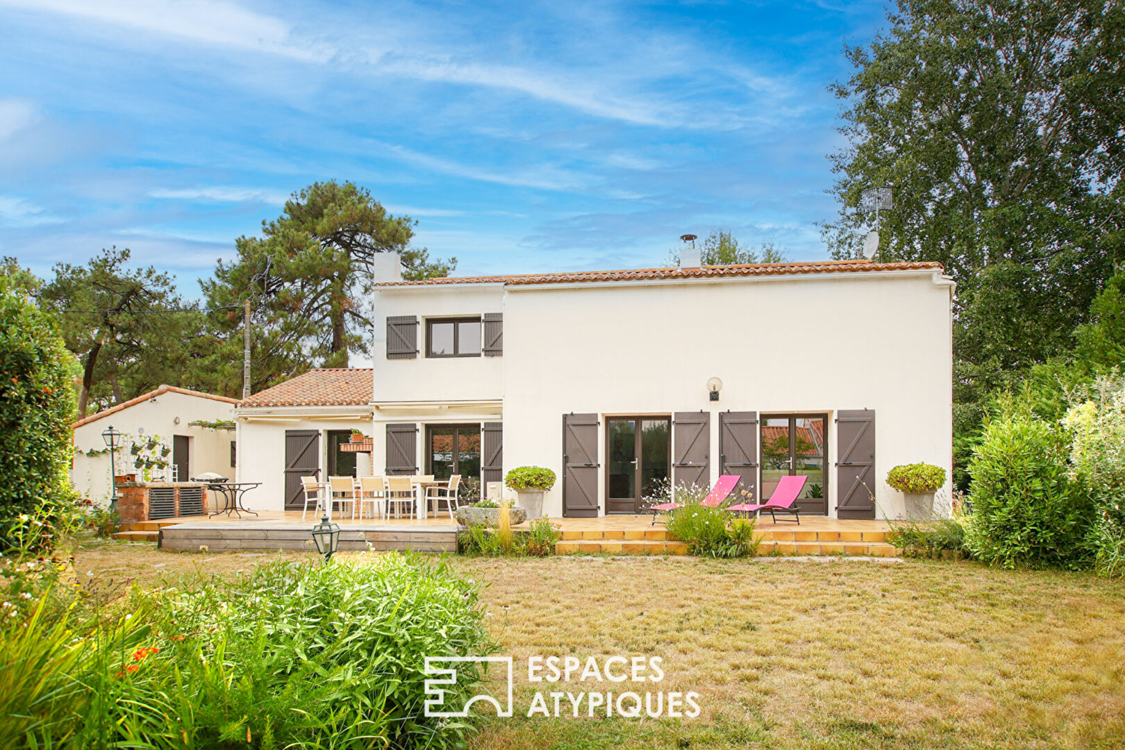 Photo Maison d'exception avec jardin paysager proche de l'océan image 1/6