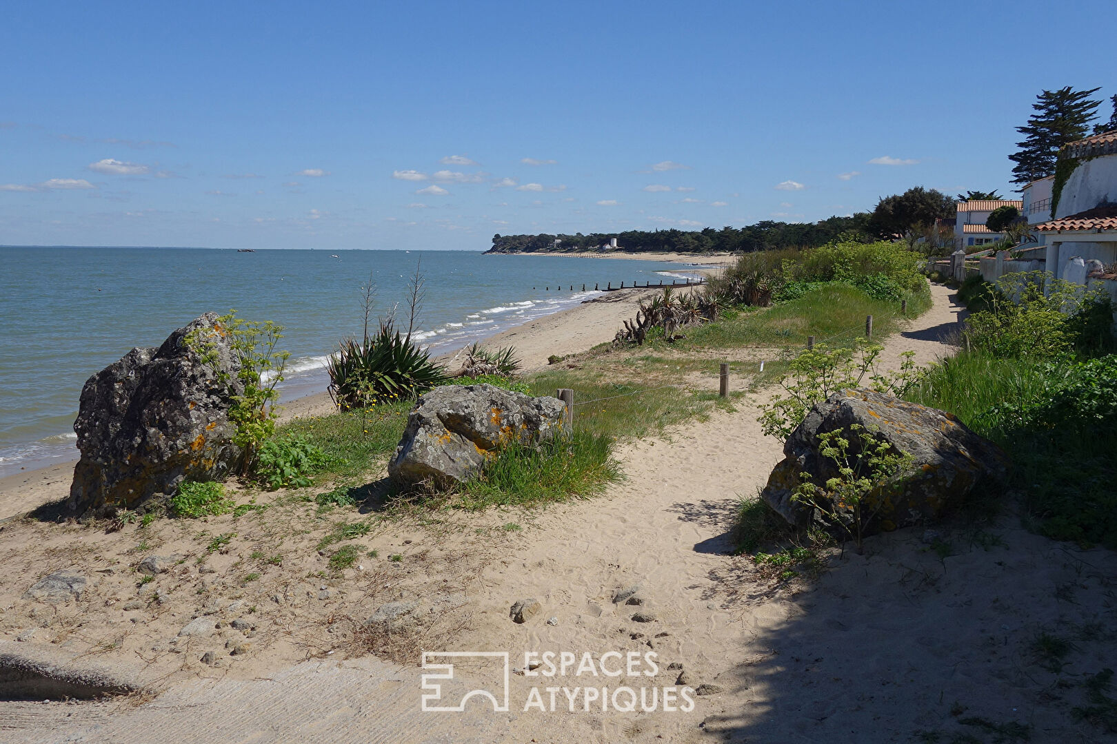 Terrain constructible à 100 mètres de la plage
