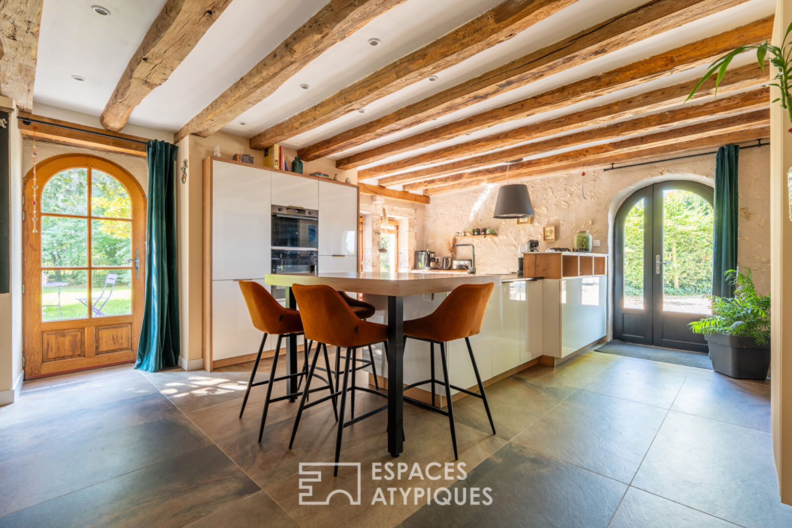 Photo Demeure rénovée et son parc arboré image 2/6