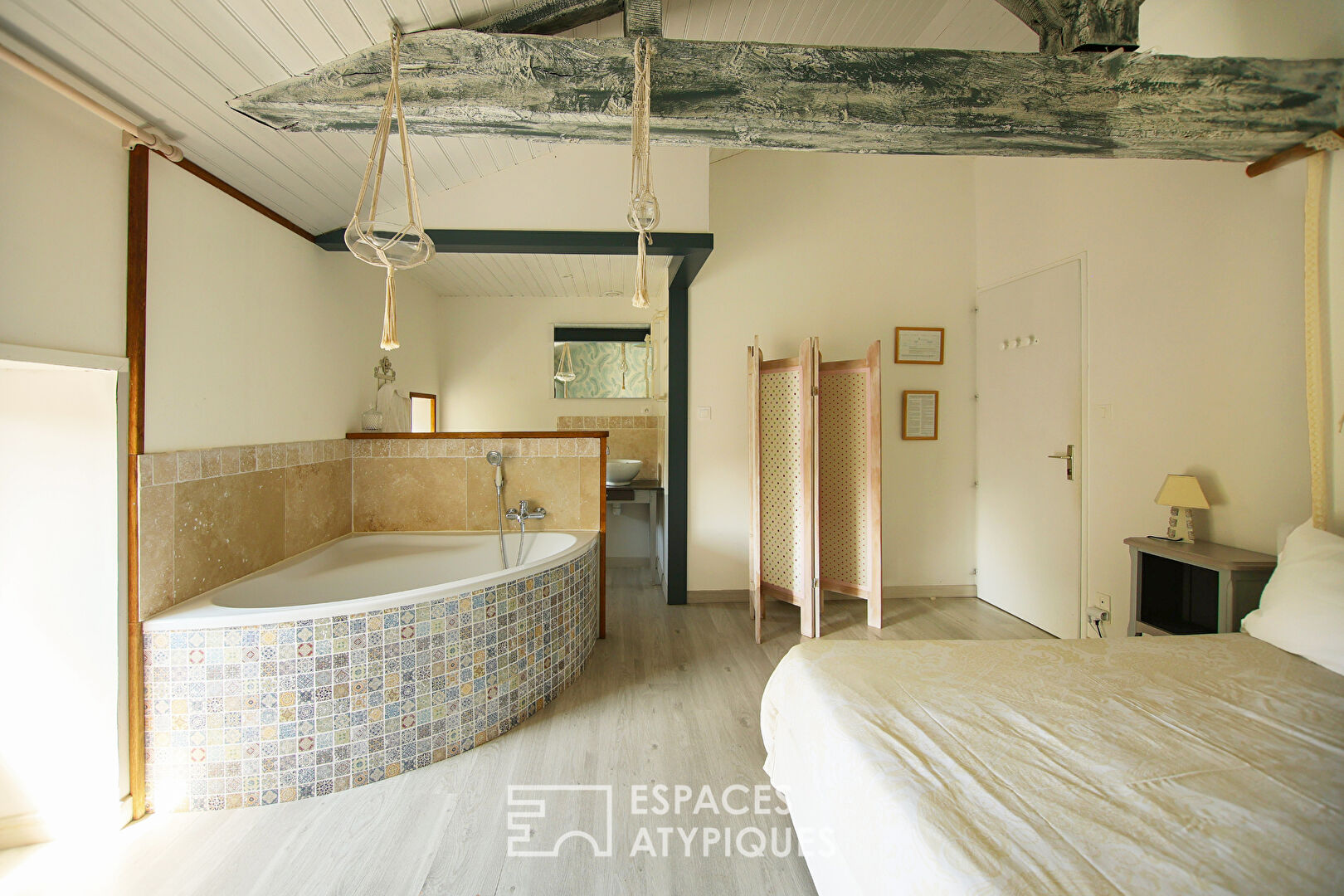 Photo Propriété en pierre avec installations équestres, logements insolites et Spa image 5/6