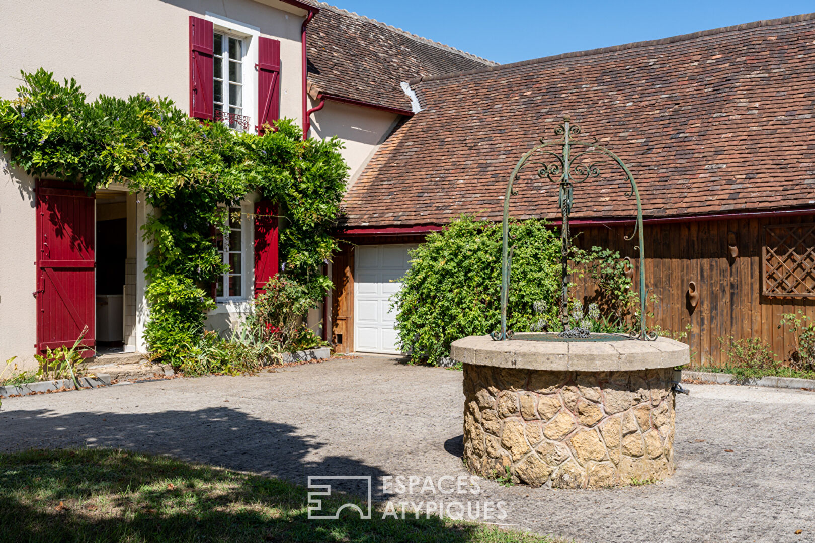 Photo Demeure bourgeoise de style néo-normand au charme affiné image 1/6