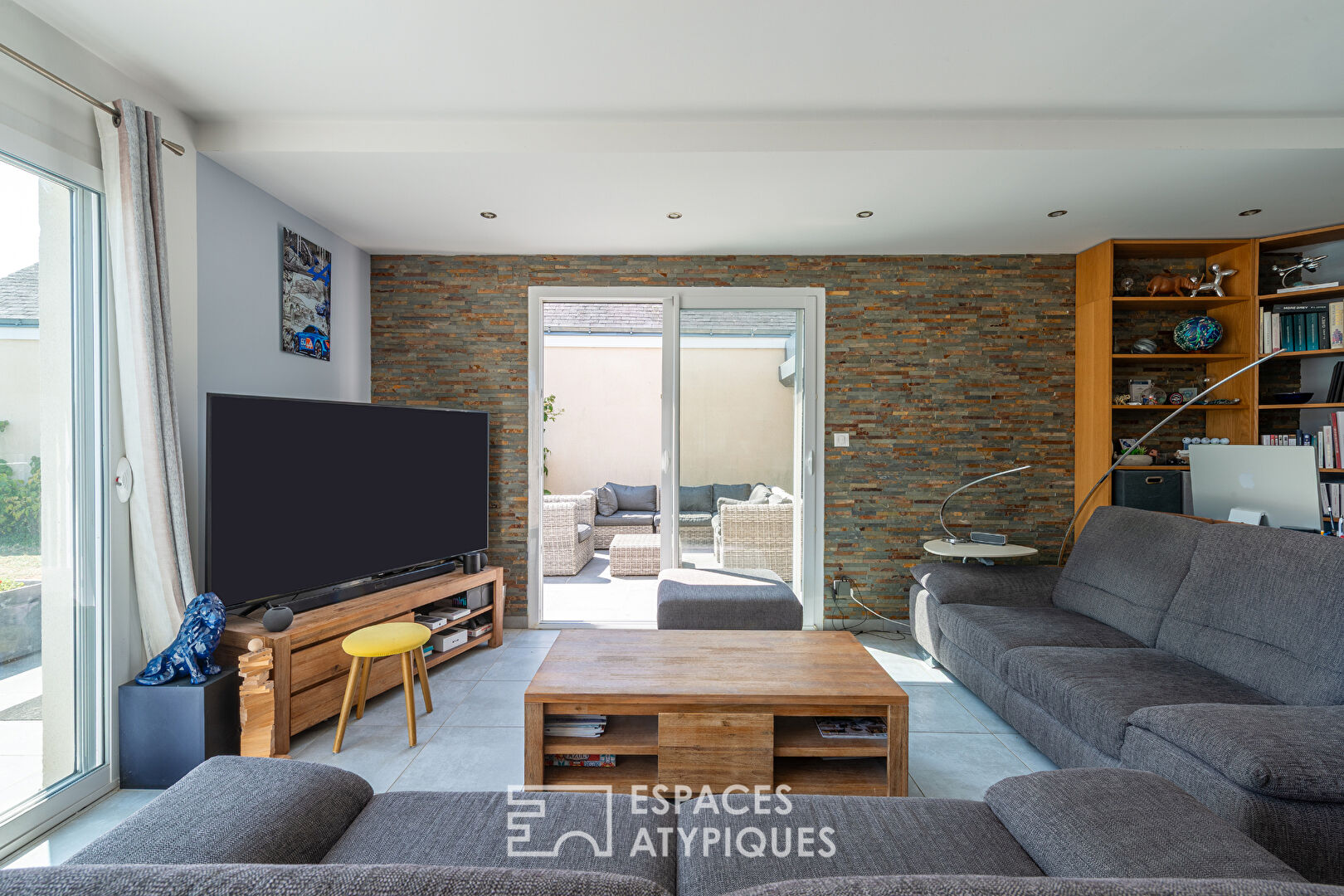 Photo Maison contemporaine avec piscine et jardin image 5/6