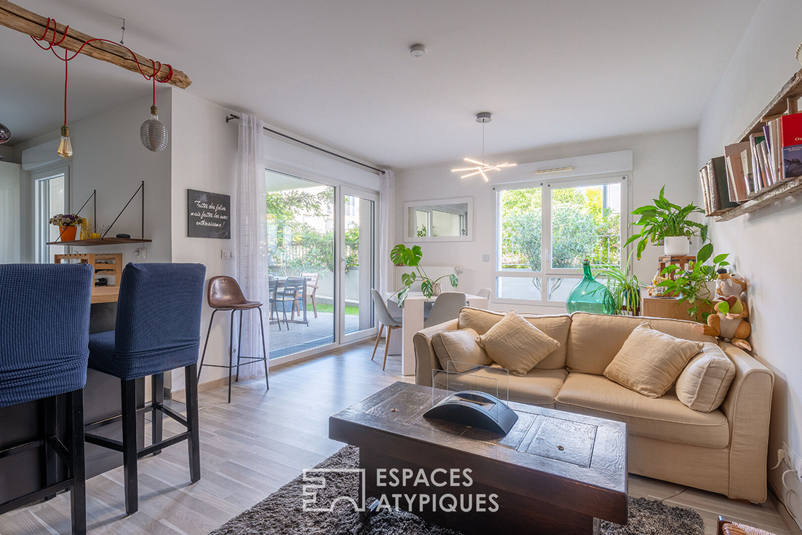 Appartement lumineux avec terrasse et stationnement