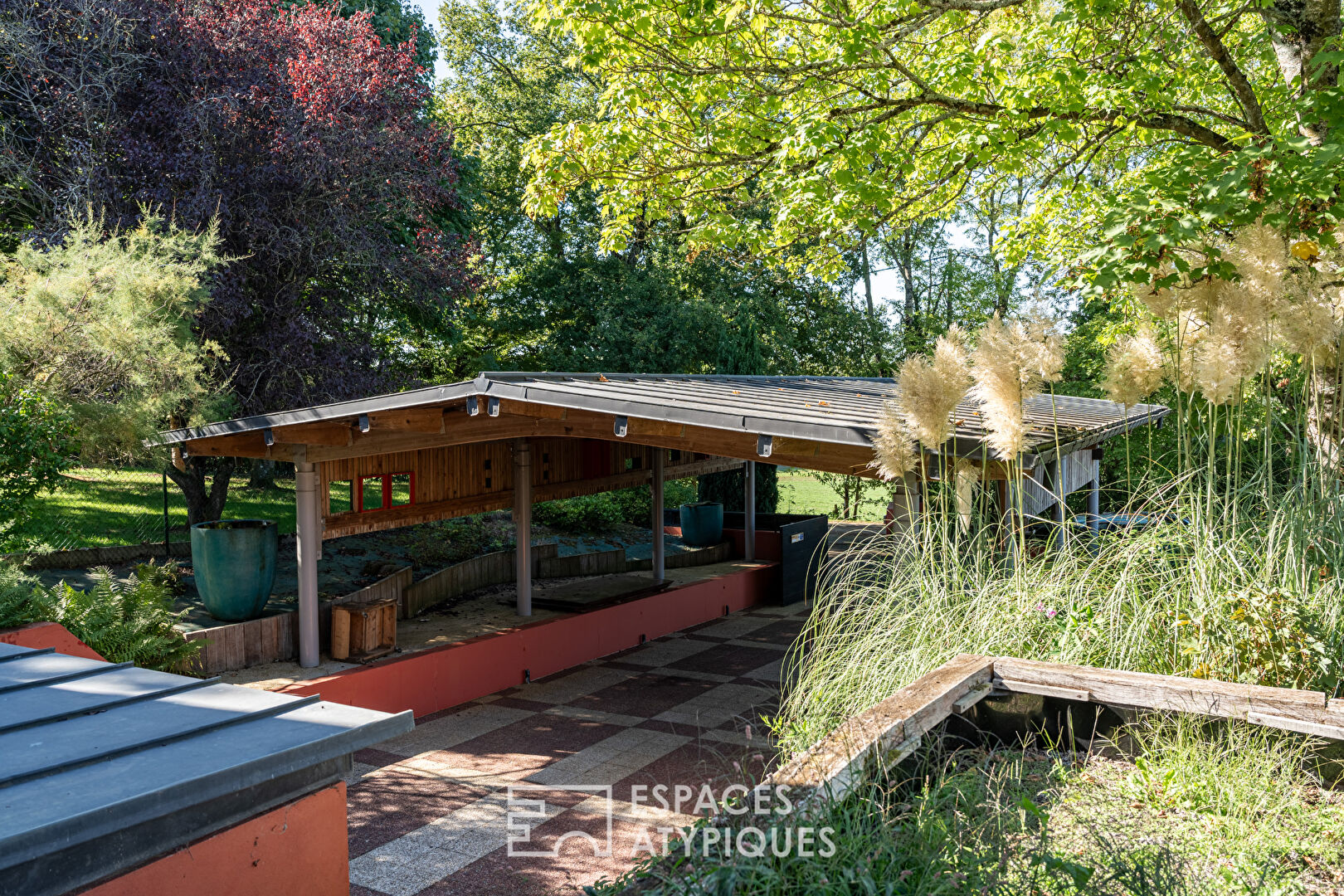 Photo Lumineuse maison de charme dans la nature image 4/6