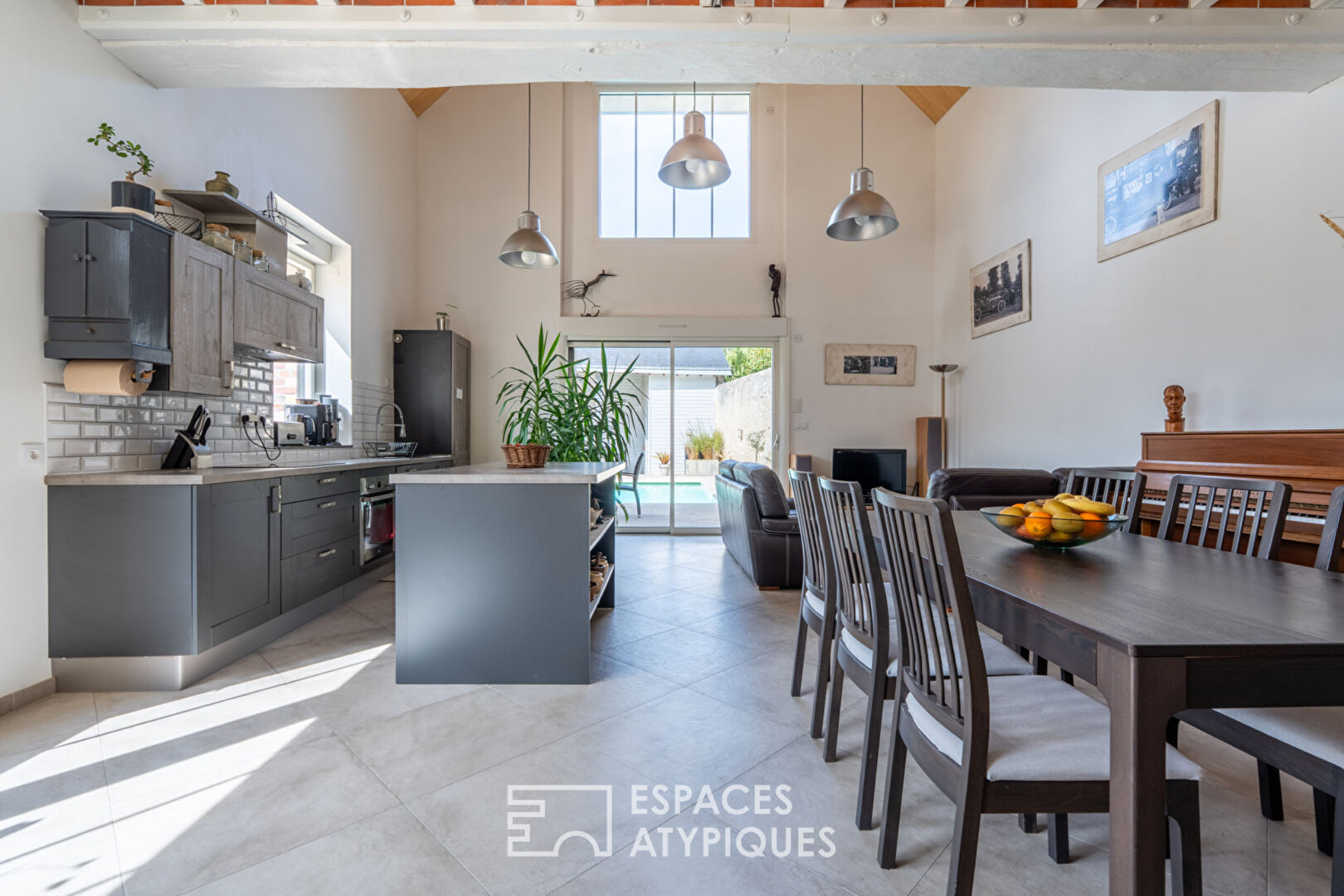 Maison familiale rénovée avec piscine et maison d'amis