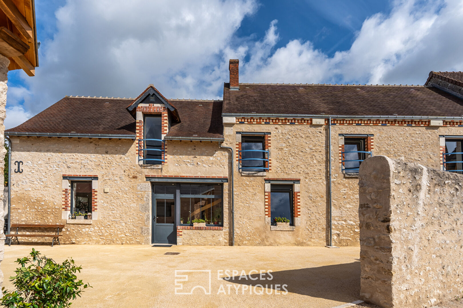 Photo Maison familiale rénovée avec piscine et maison d'amis image 6/6