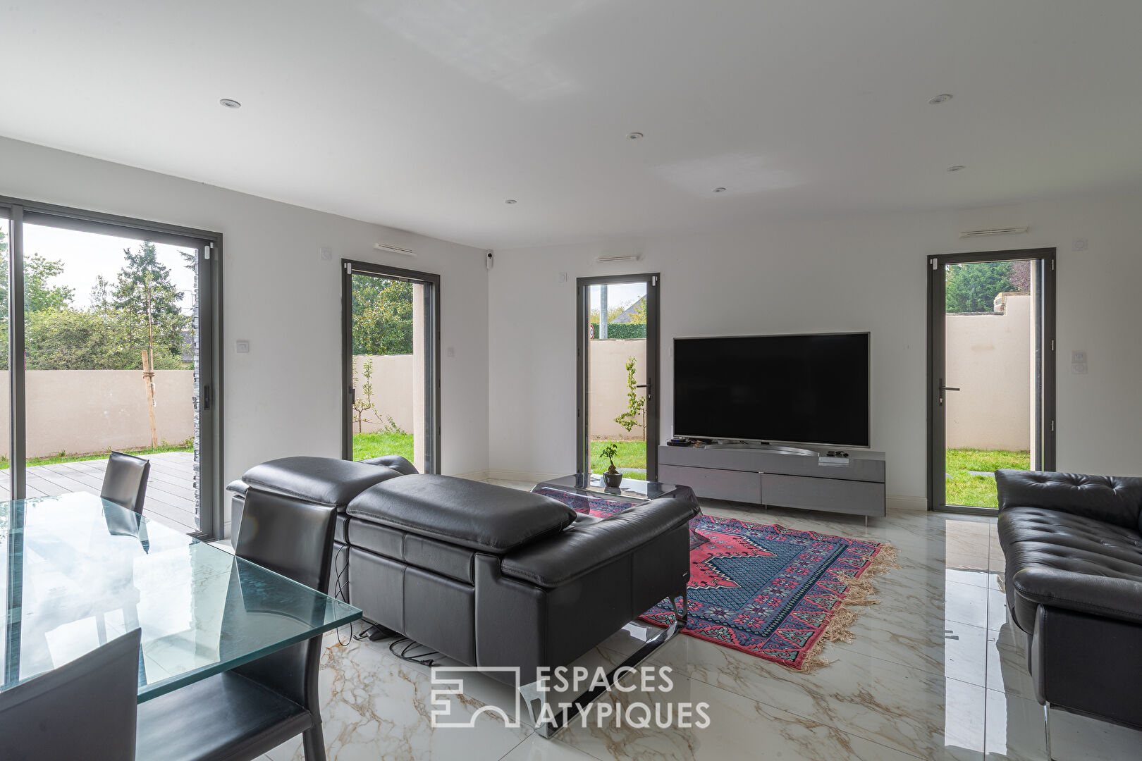 Photo Maison contemporaine, lignes claires et vie de famille - Bouchemaine Pruniers image 4/6
