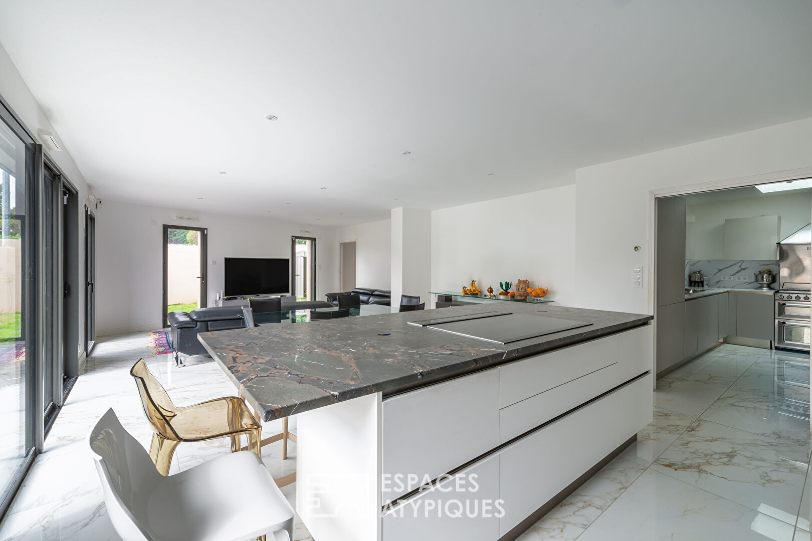Photo Maison contemporaine, lignes claires et vie de famille - Bouchemaine Pruniers image 6/6