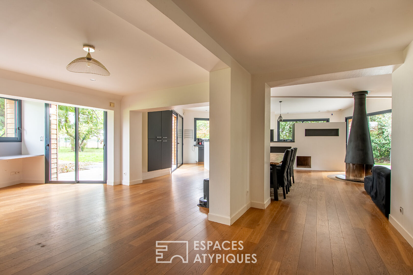 Photo Maison Familiale et son jardin verdoyant image 3/6