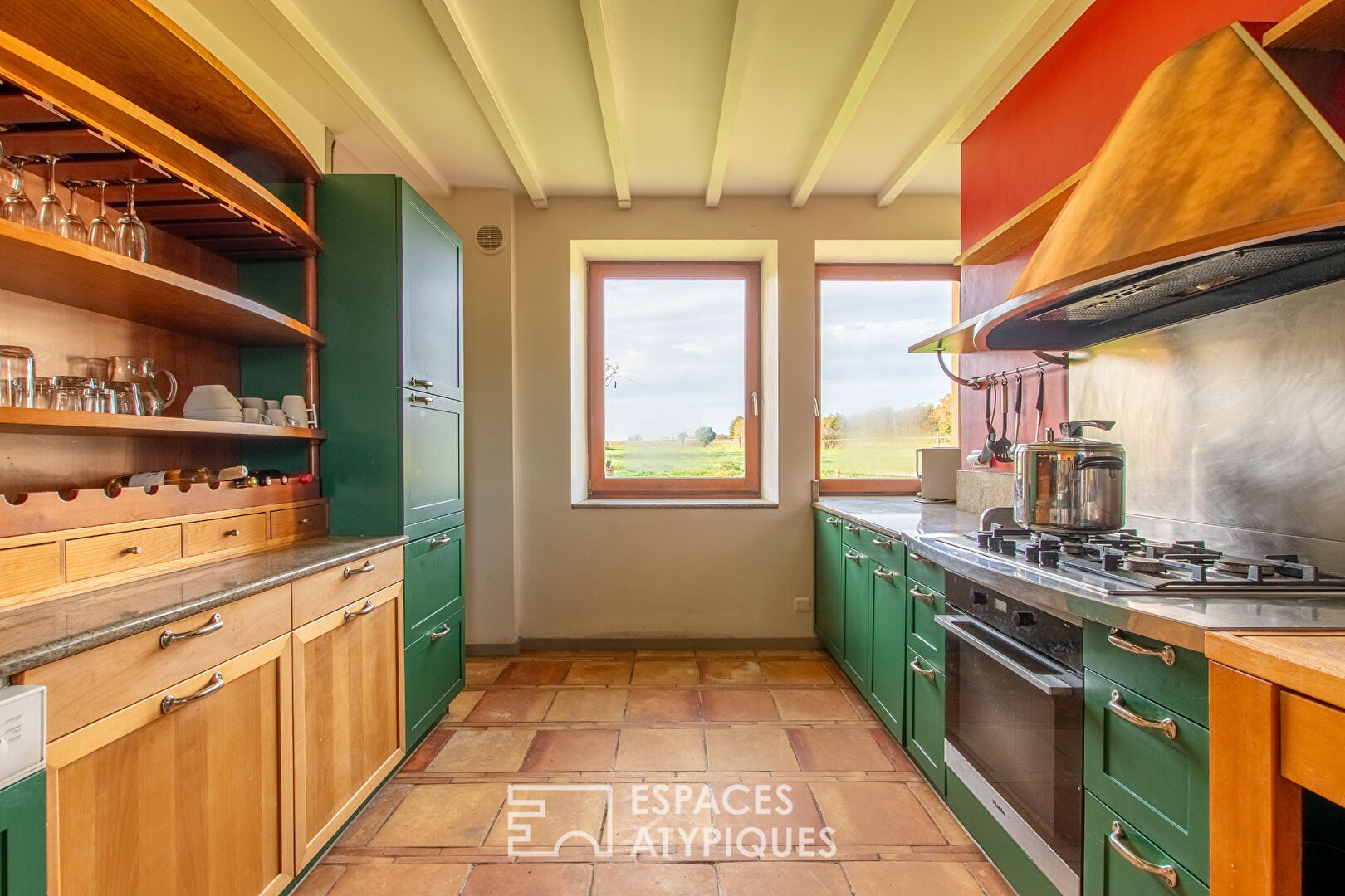 Photo Propriété de charme avec piscine intérieure, dépendances et écuries image 3/6