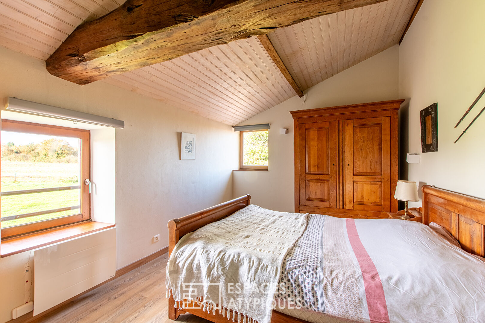 Photo Propriété de charme avec piscine intérieure, dépendances et écuries image 4/6