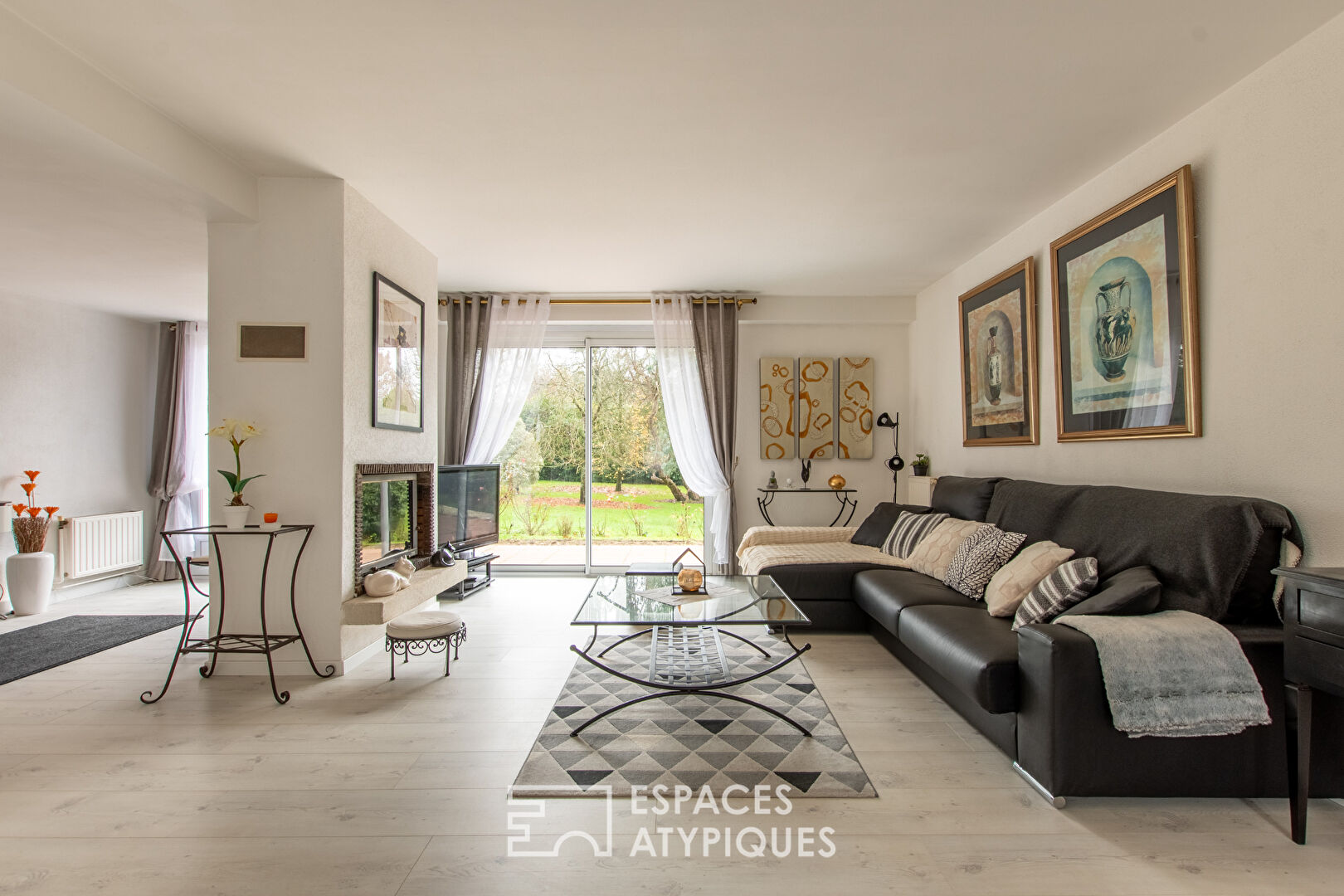 Propriété familiale et lumineuse avec vaste parc arboré et piscine