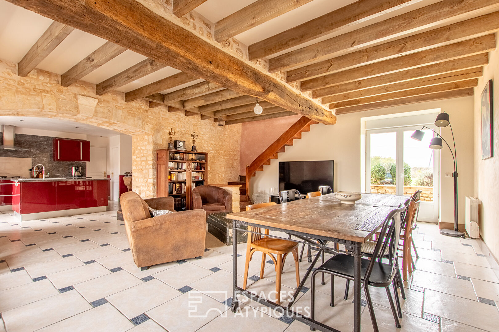 Photo Commanderie du XIVème siècle avec maison principale et gîte de charme image 1/6