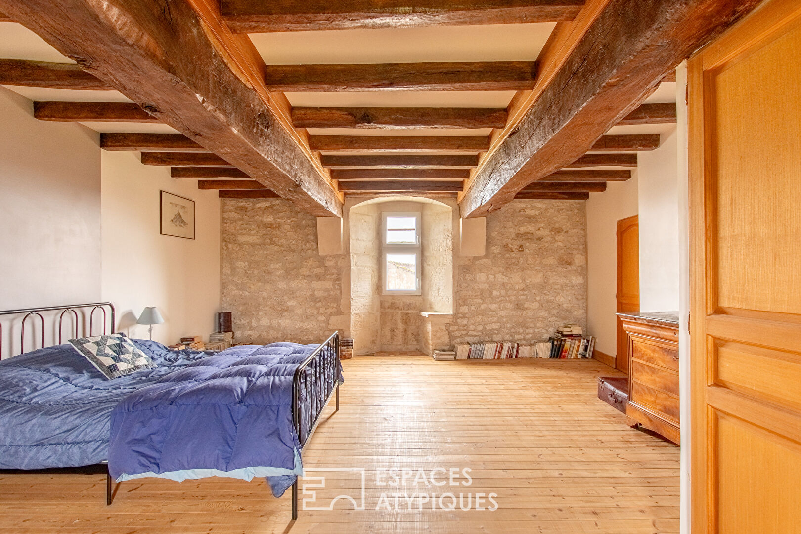 Photo Commanderie du XIVème siècle avec maison principale et gîte de charme image 3/6