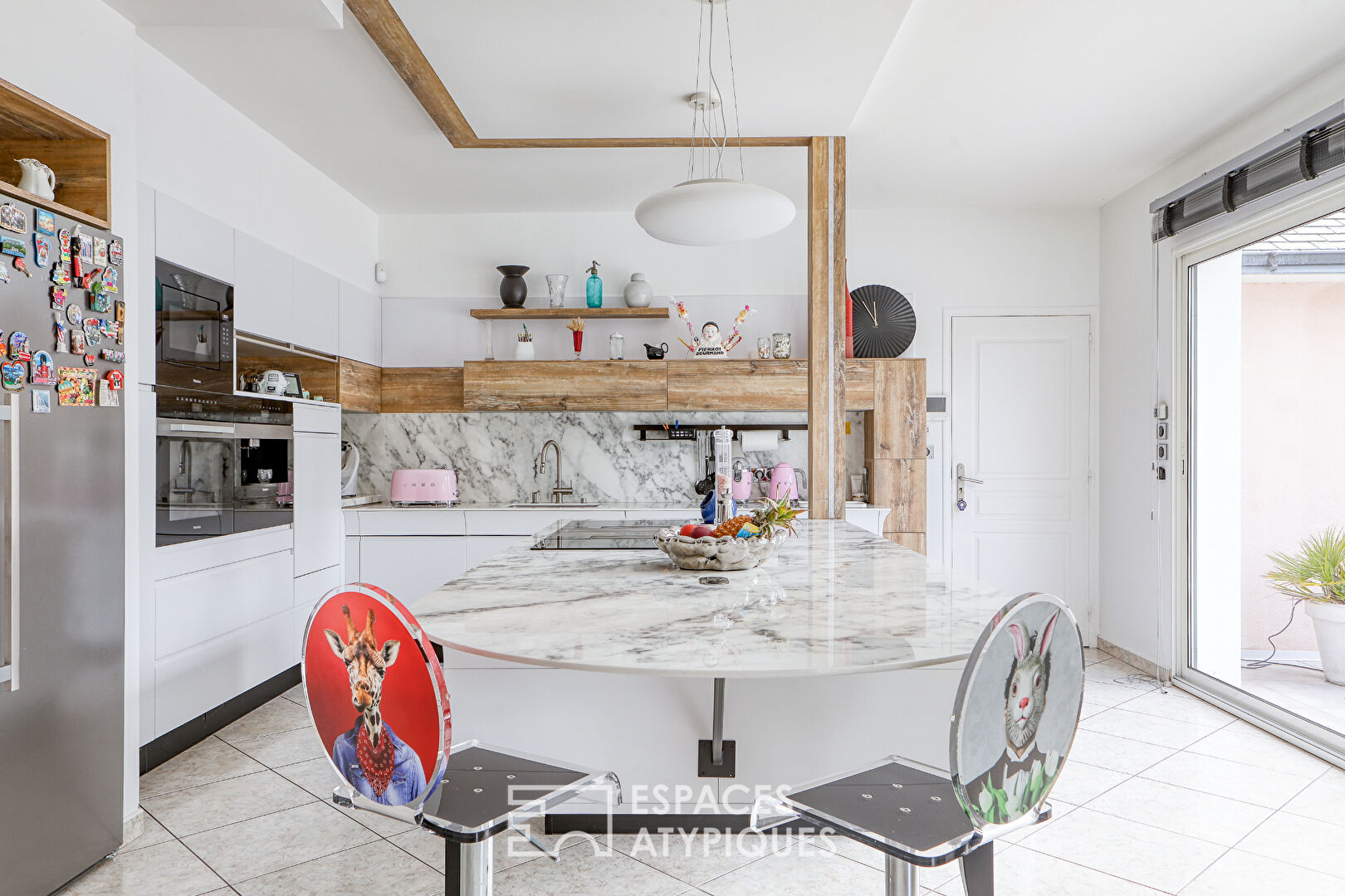 Photo Villa contemporaine avec piscine & spa : l'élégance d'une vie dedans-dehors, au coeur de Pruniers image 5/6