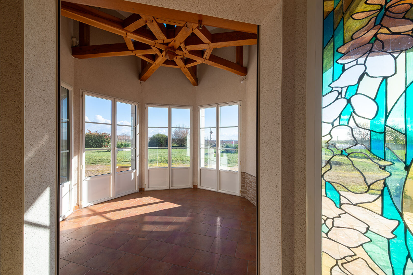 Photo Maison d'architecte avec vie de plain-pied et dépendances image 4/6