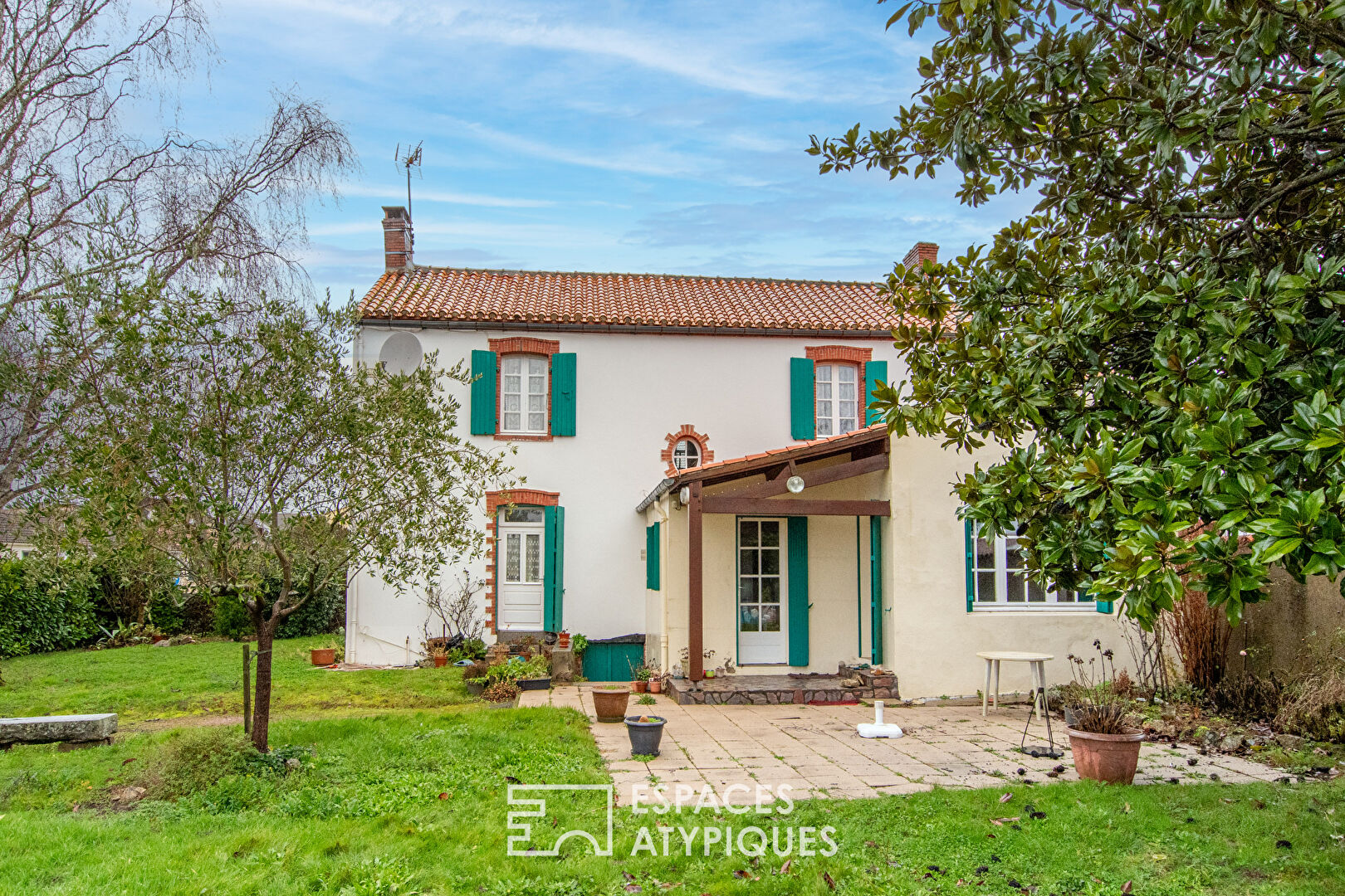 Ensemble immobilier de deux maisons en plein centre bourg