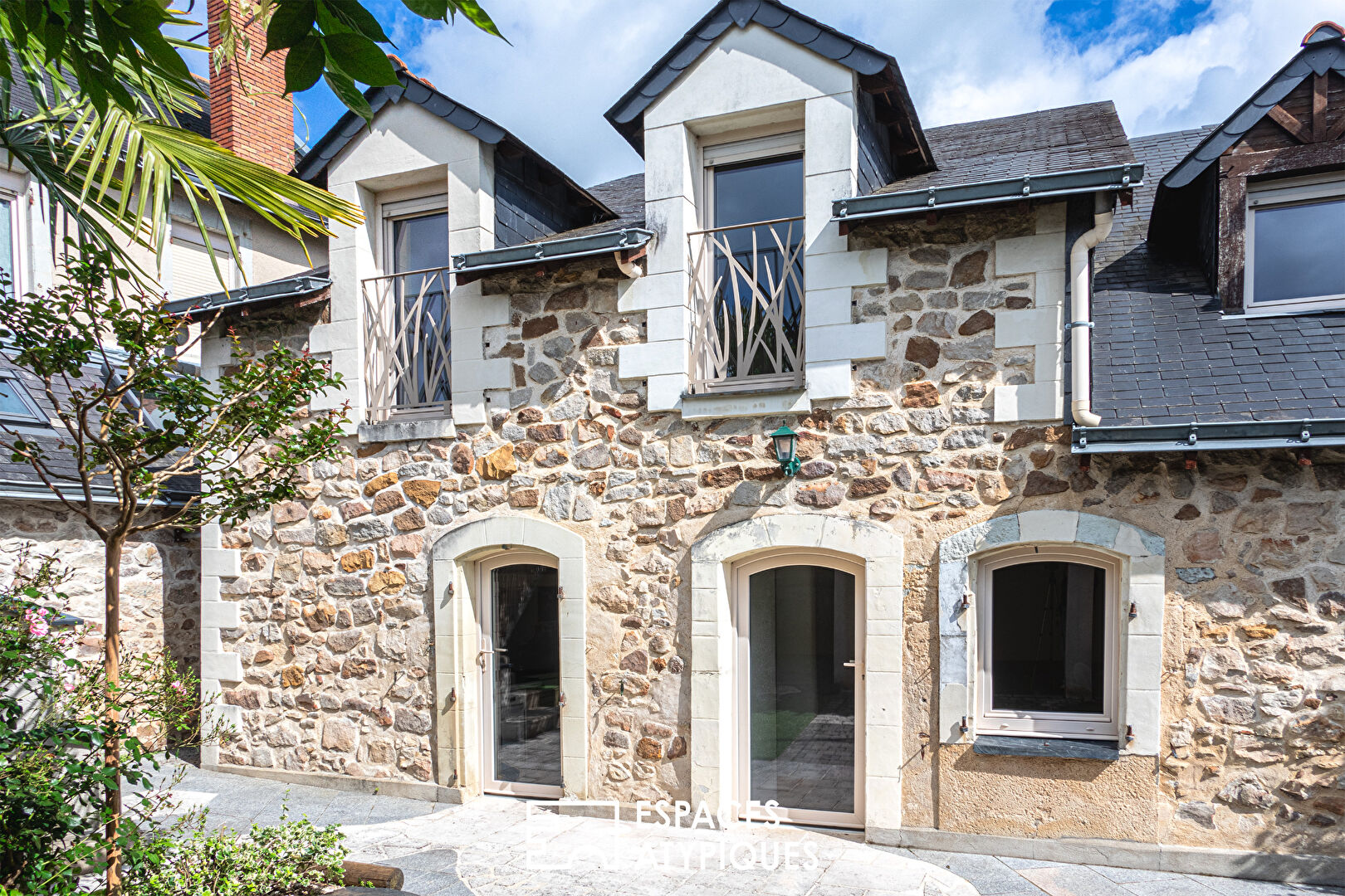 Maison de charme avec terrasse et garage