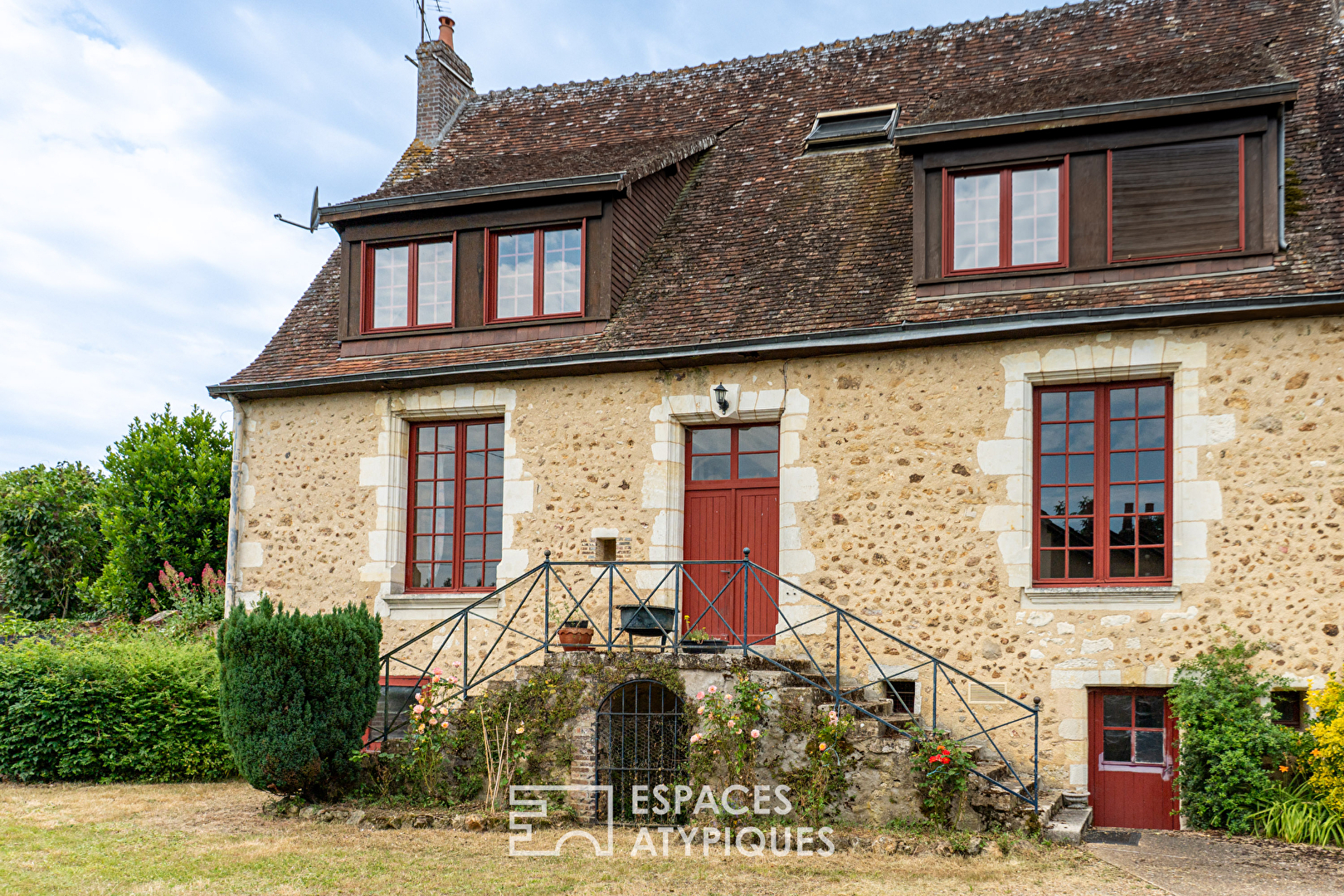 Presbytère historique au sud de la Sarthe