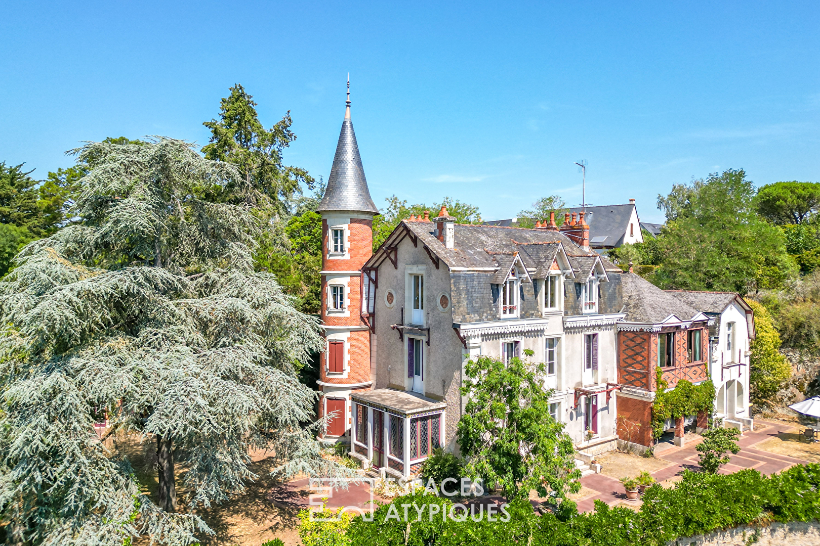 L'élégance d'une demeure de villégiature au bord de Loire